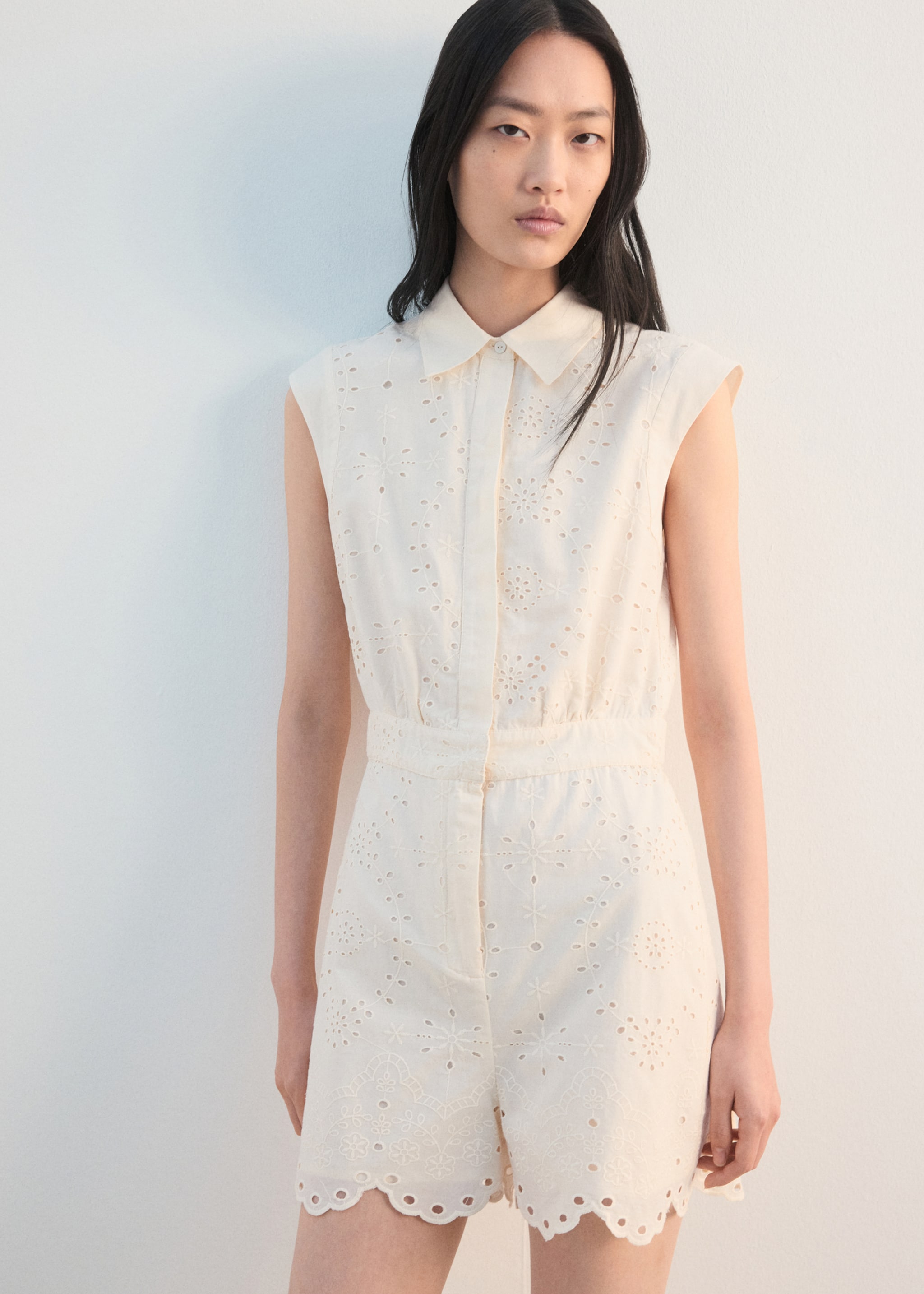 Embroidered cut-out romper - Medium plane, Ecru. Ref: 27064049-00.