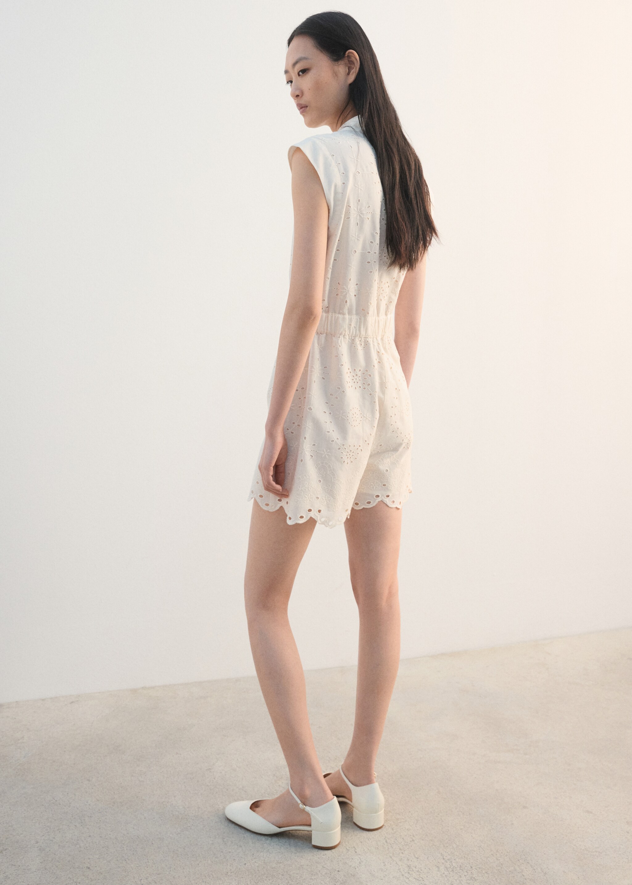 Embroidered cut-out romper - Reverse of the article, Ecru. Ref: 27064049-00.