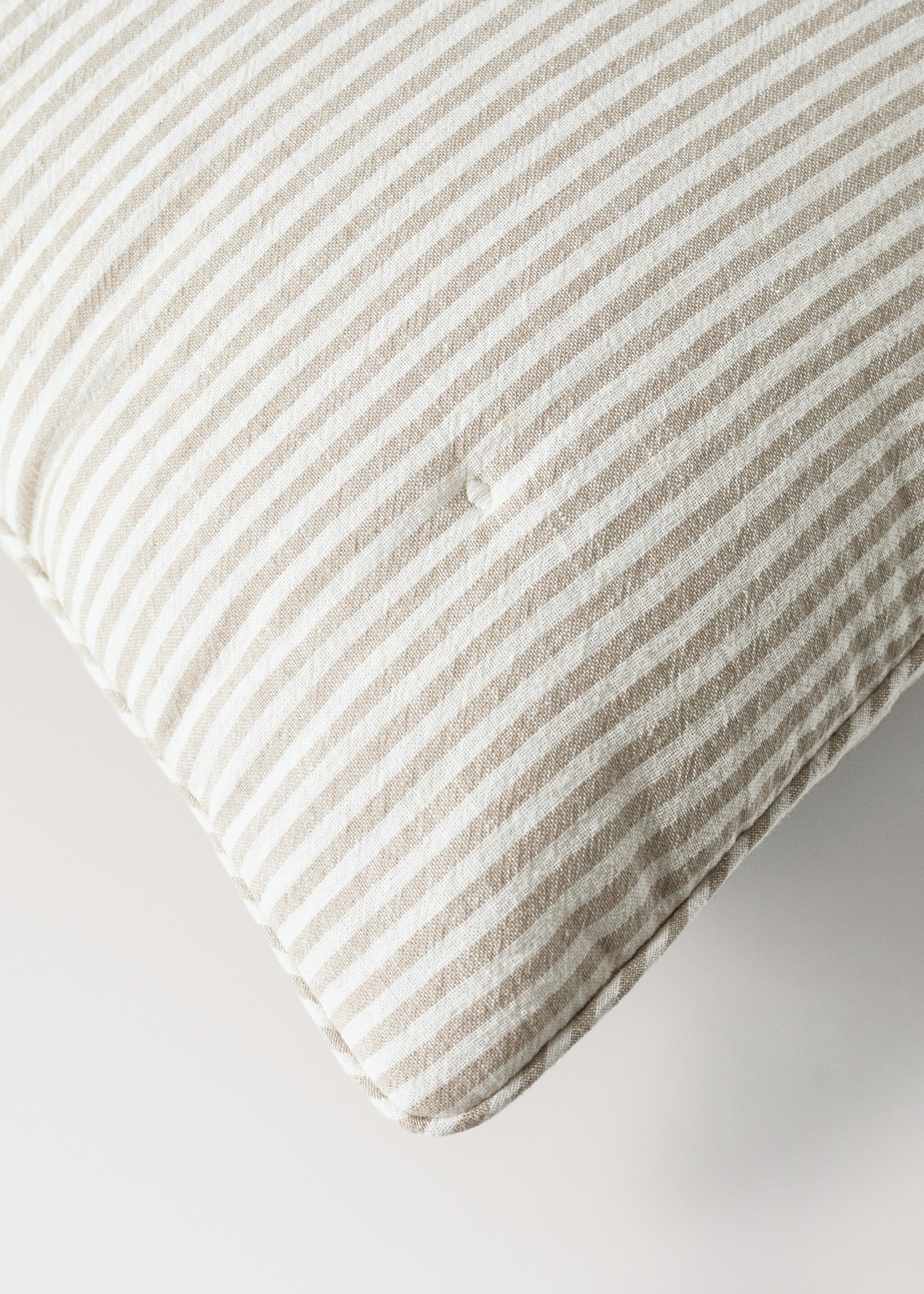 Children's cushion cover in cotton-linen stripes 40x40cm - Details of the article 1, Sand. Ref: 27064055-00.