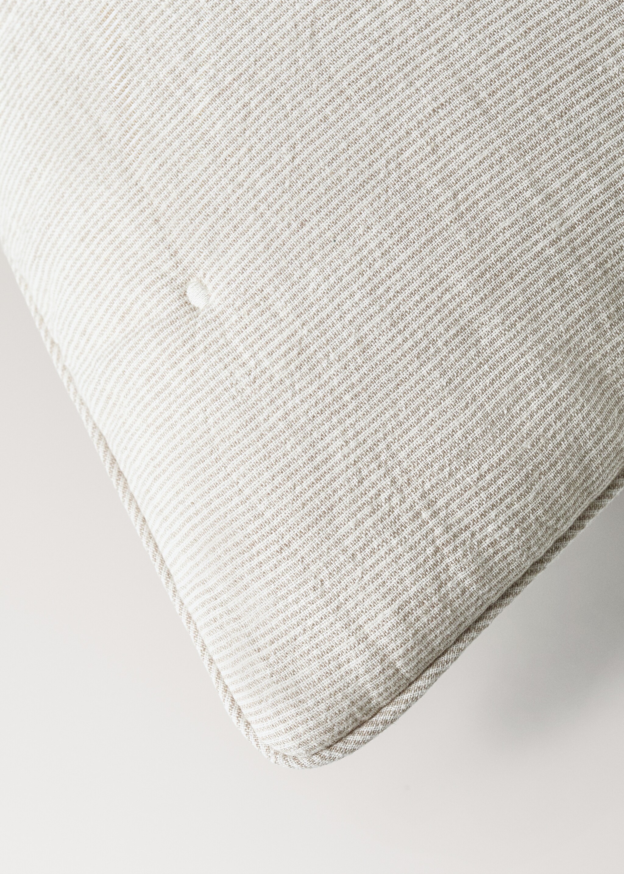 Children's cushion cover in cotton-linen with stripes 30x40cm - Details of the article 1, Sand. Ref: 27064056-00.