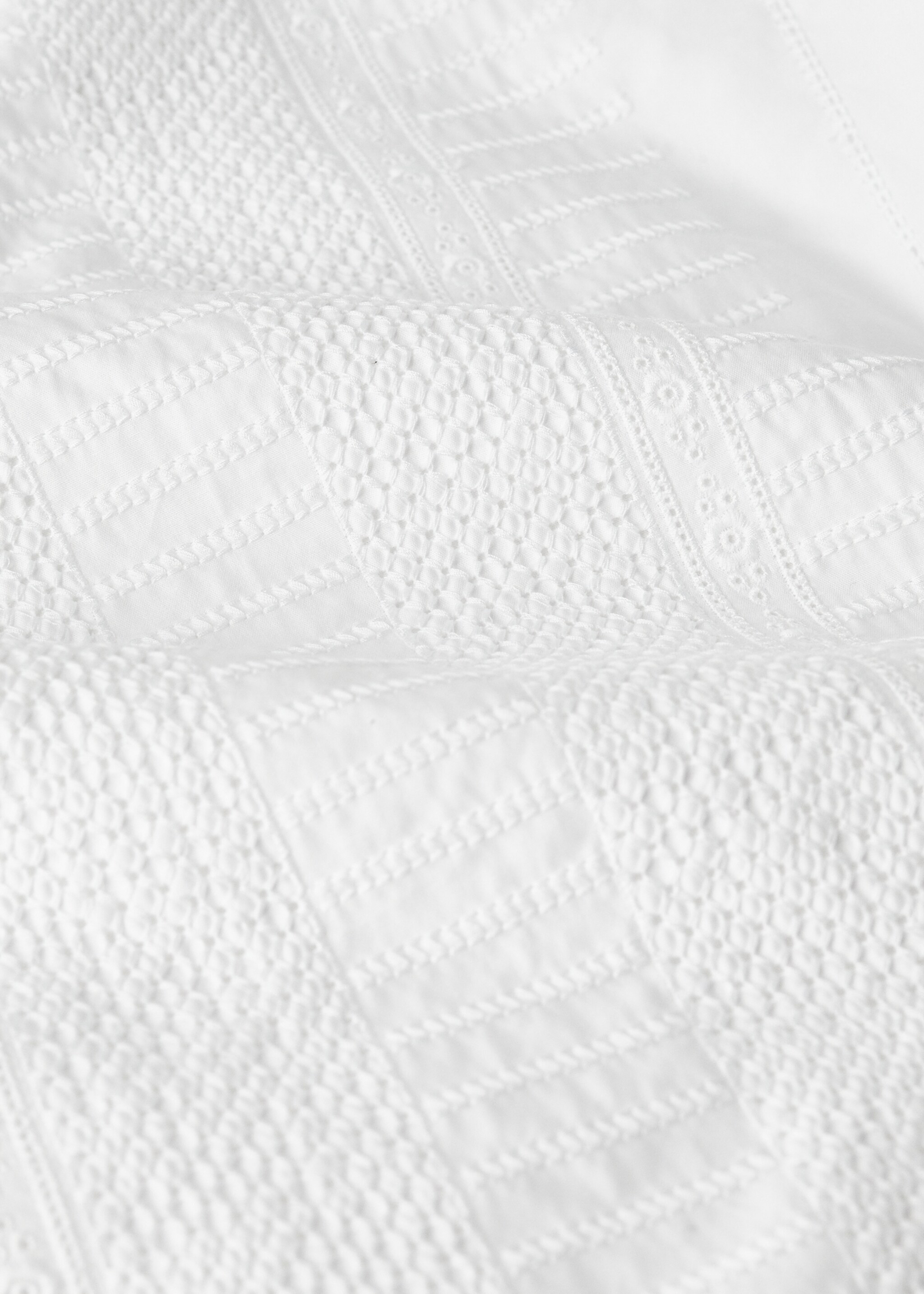 Embroidered cotton cot quilt - Details of the article 1, White. Ref: 27064070-00.