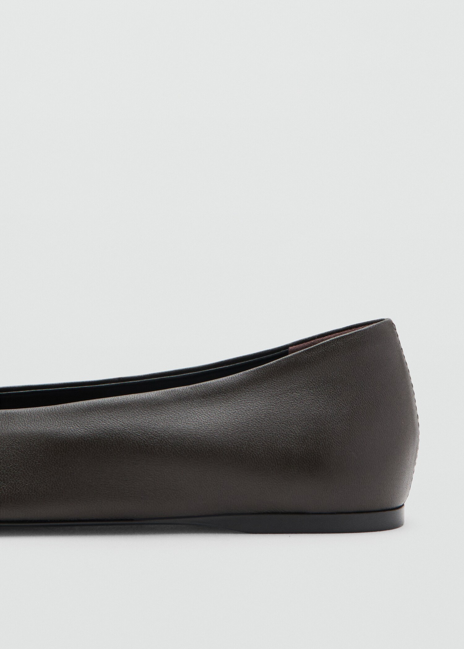Pointed toe leather shoes - Details of the article 1
