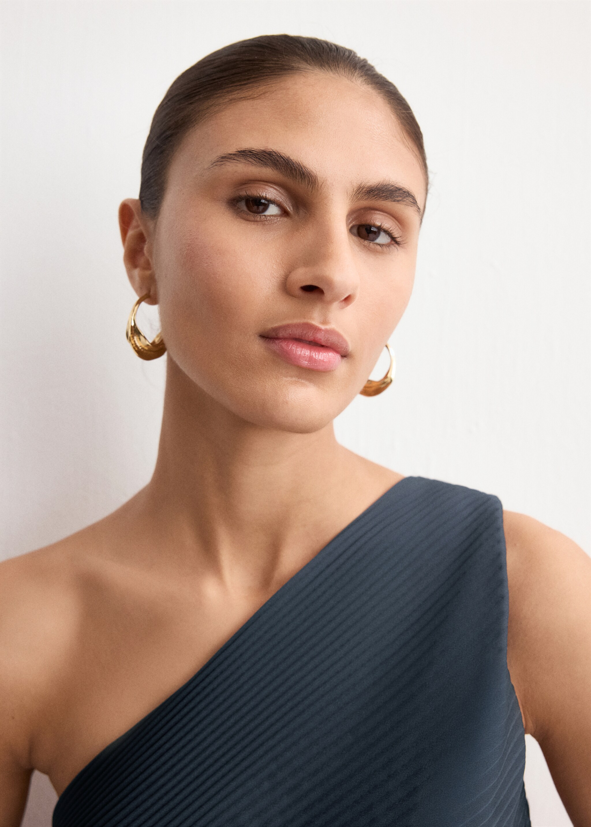 Robe asymétrique plissée avec ouverture - Détail de l'article 1, Bleu. Ref: 27064073-00.