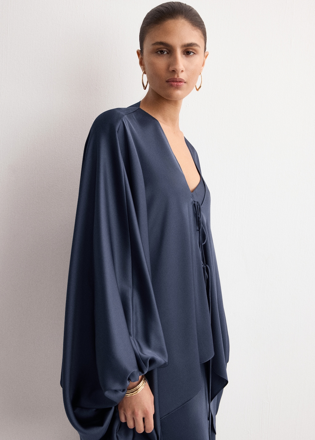 Puffed sleeves blouse - image 3