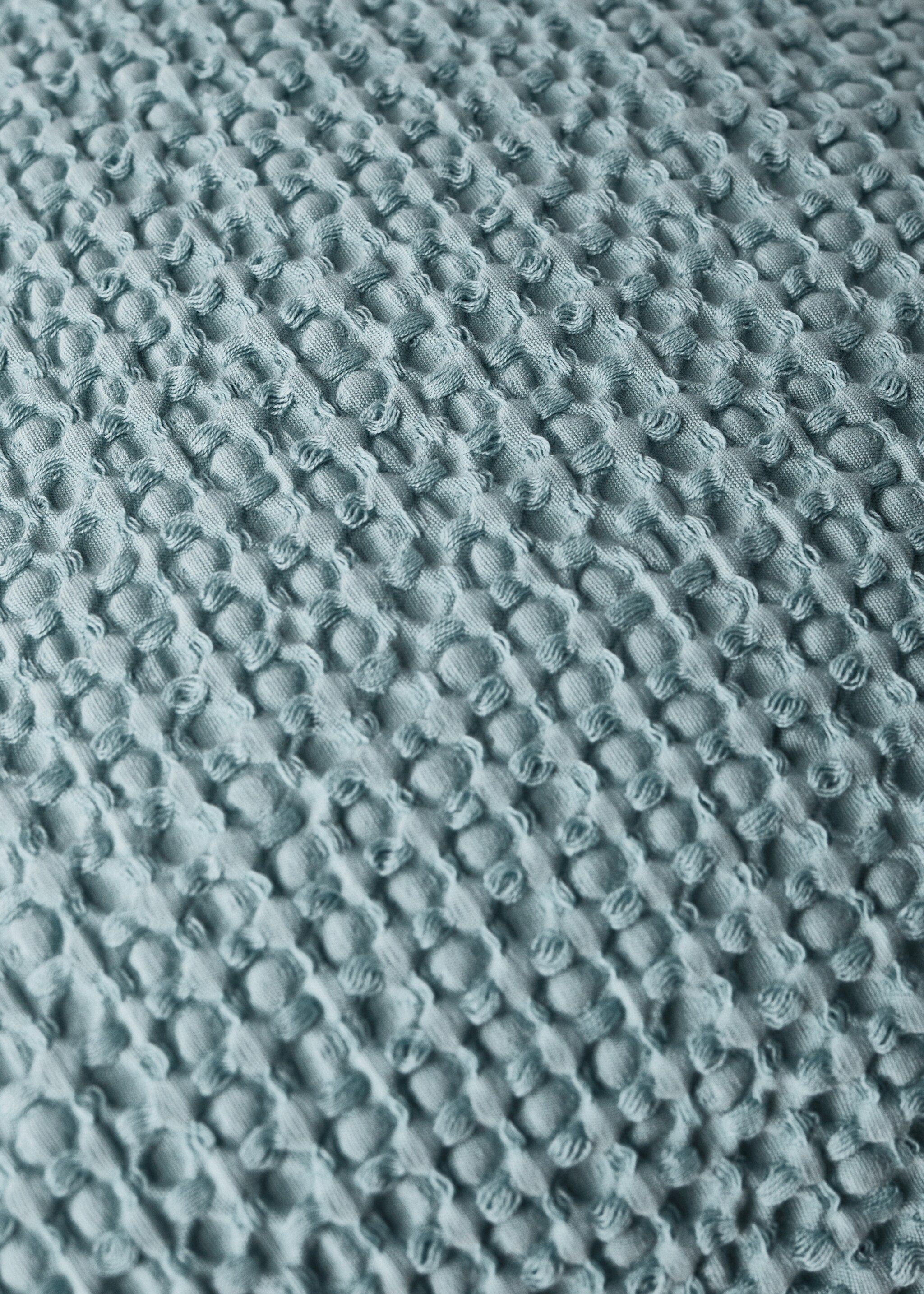 Children’s waffle-cotton garment-dyed cushion cover  40x40cm - Details of the article 3, Petrol Blue. Ref: 27064076-00.