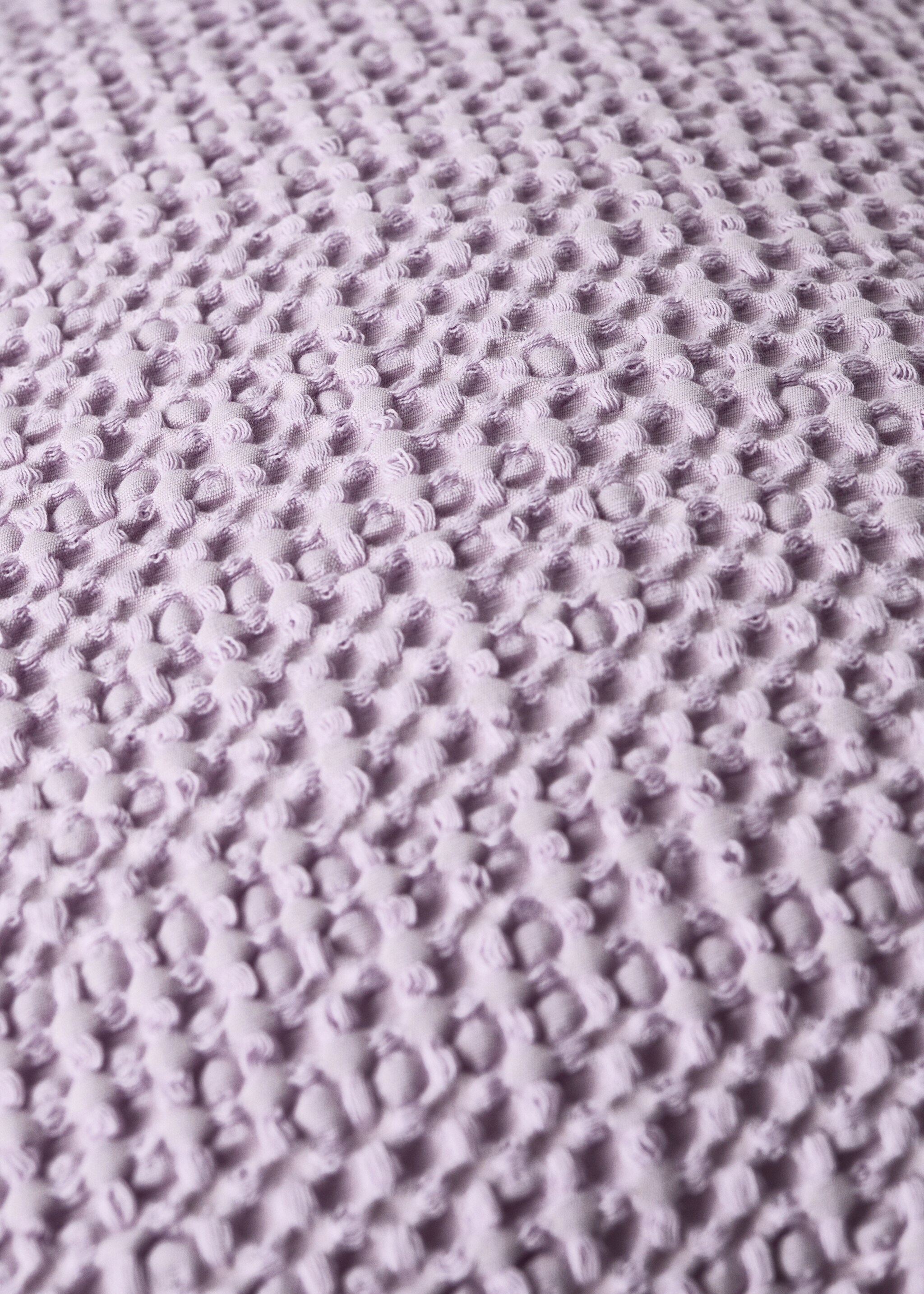 Children’s waffle-cotton garment-dyed cushion cover  40x40cm - Details of the article 2, Light/Pastel Purple. Ref: 27064076-00.
