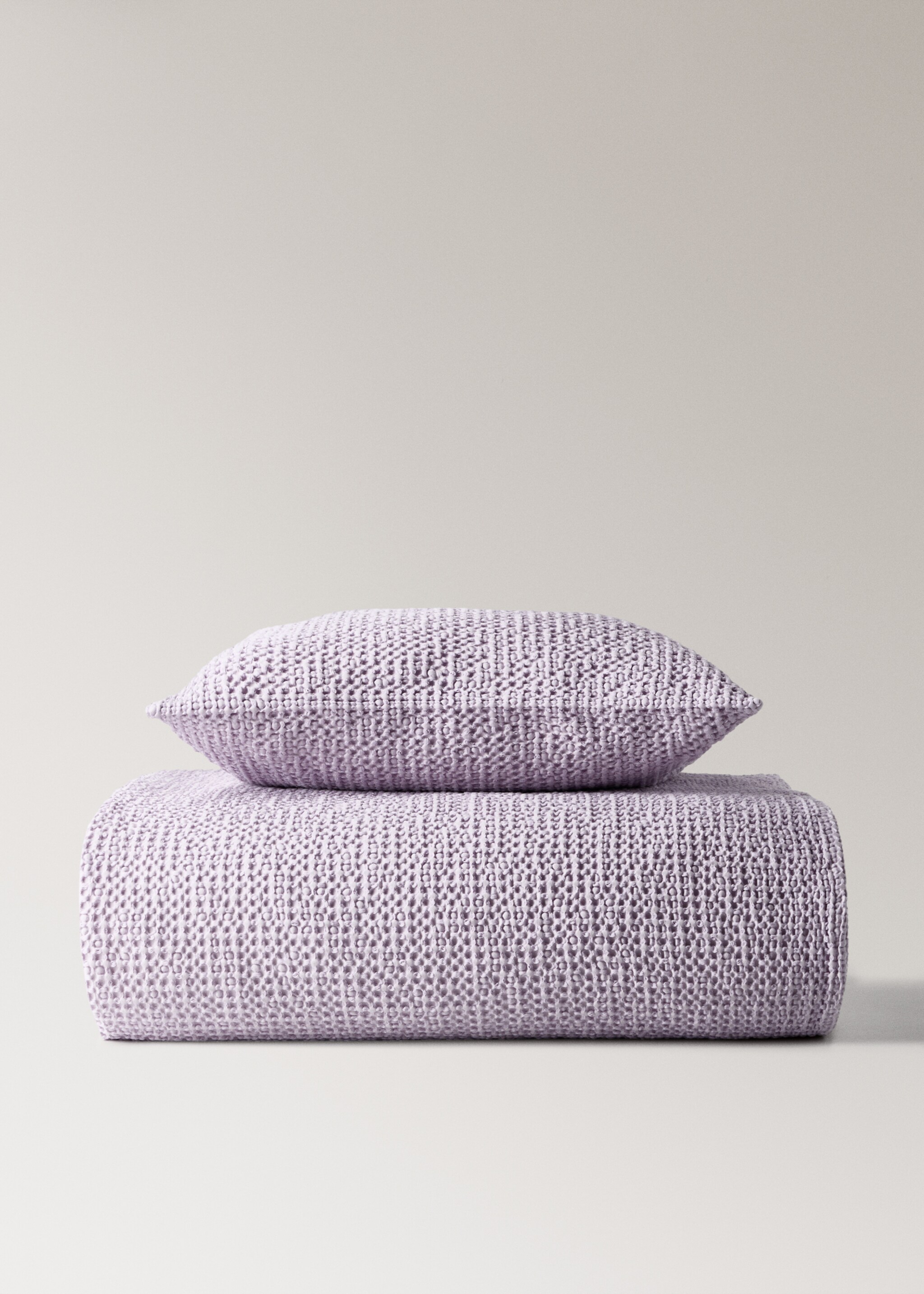 Children’s waffle-cotton garment-dyed cushion cover  40x40cm - Details of the article 4, Light/Pastel Purple. Ref: 27064076-00.