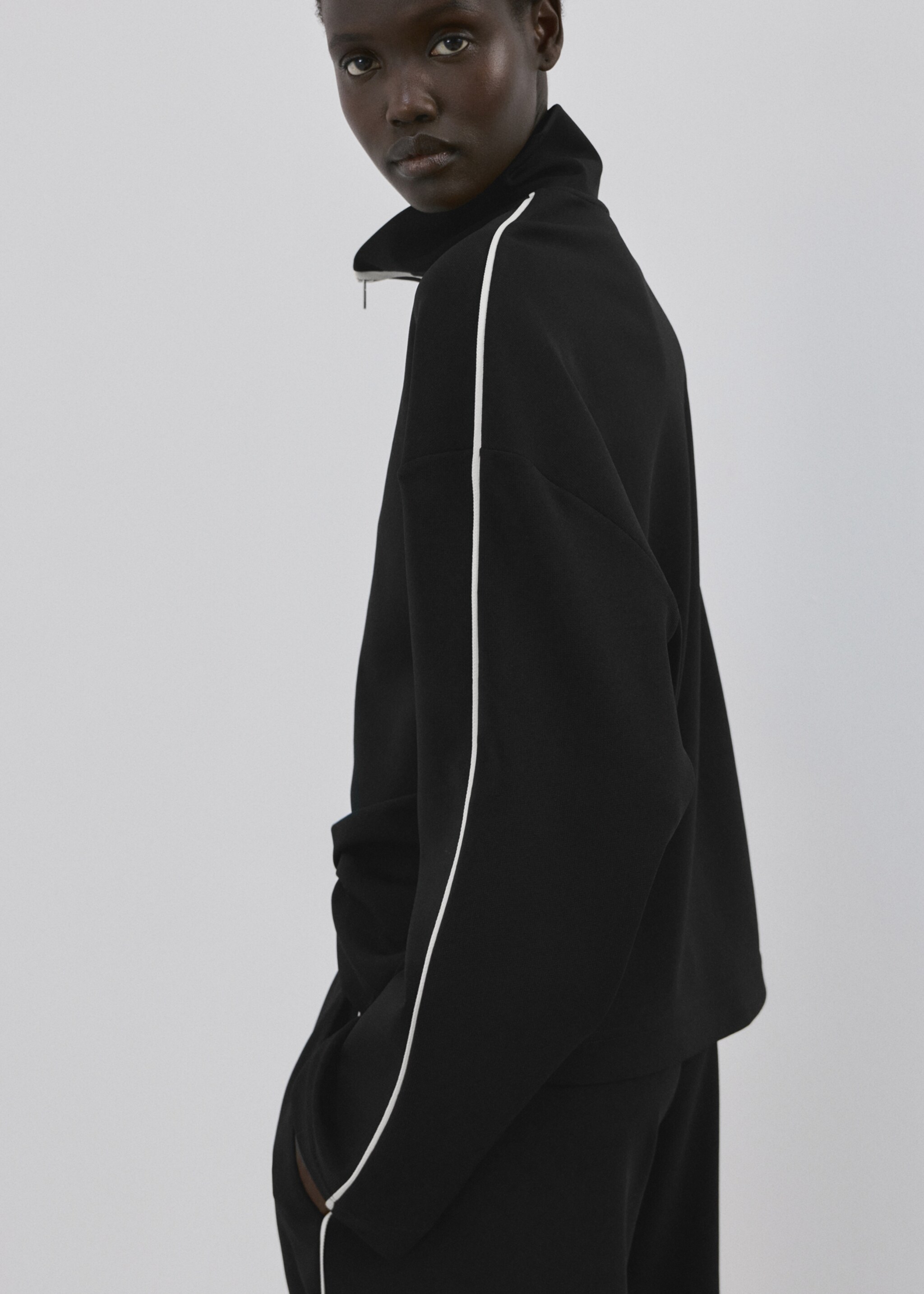 Pantalon droit rayures combinées - Détail de l'article 2, Noir. Ref: 27064079-00.