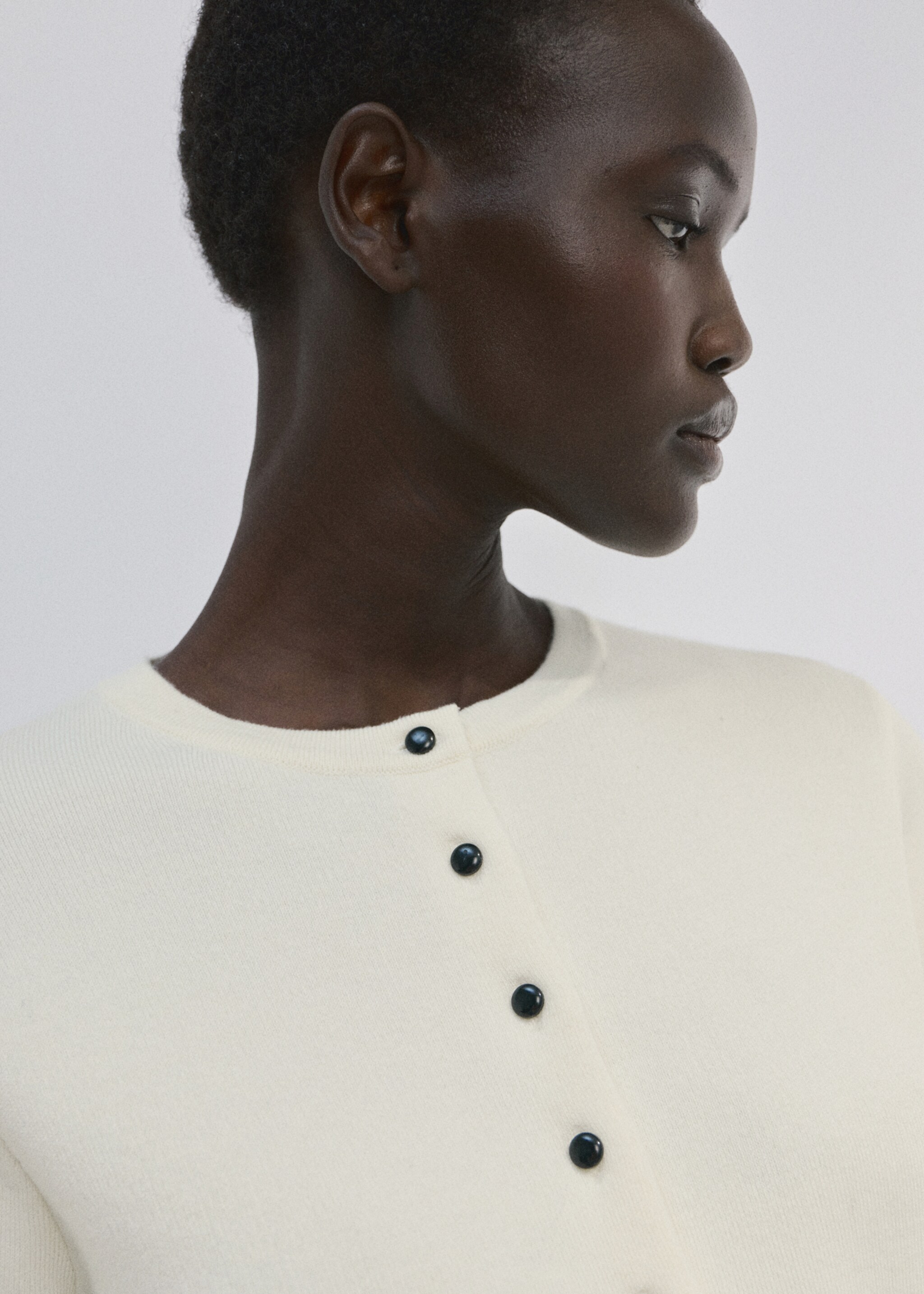 Knitted button cardigan - Details of the article 1, Ecru. Ref: 27064084-00.