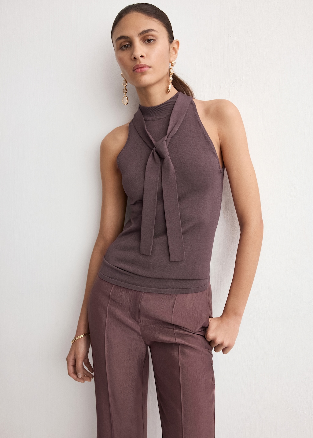 Halter-neck knitted top
