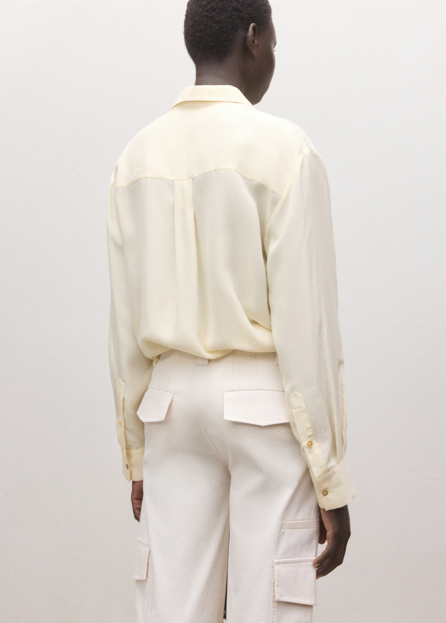 100% silk blouse with hidden buttons - Reverse of the article