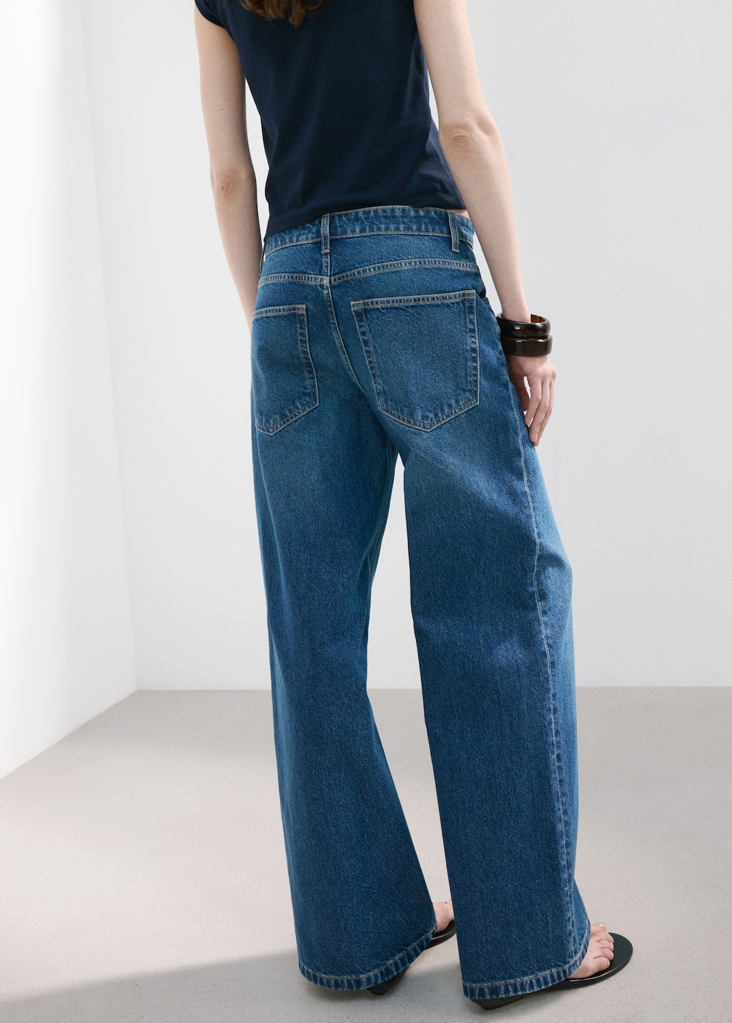 Low-rise wide leg jeans - image 5
