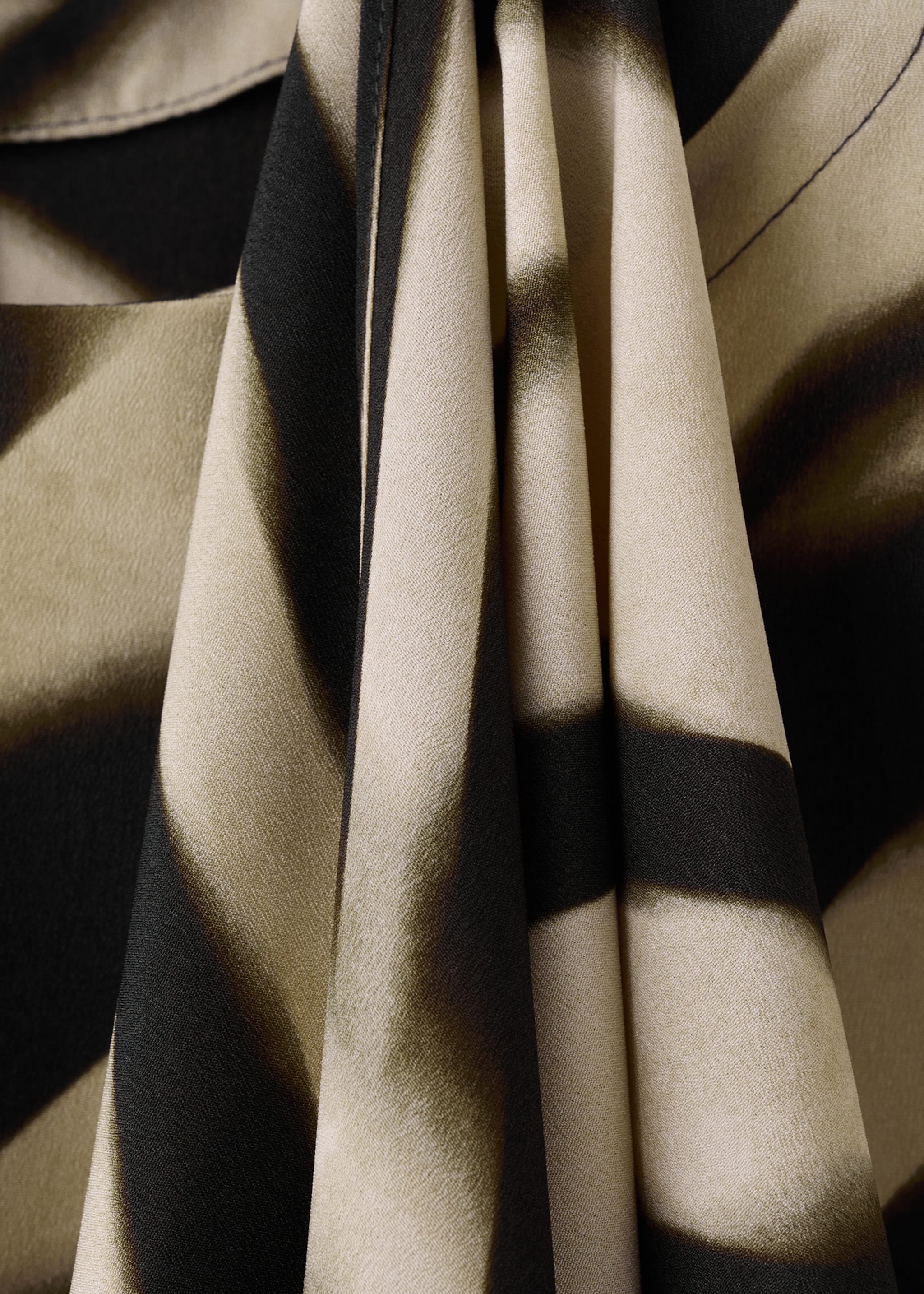 Blusa fular estampada - Detalle del artículo 8, Negro. Ref: 27064103-00.