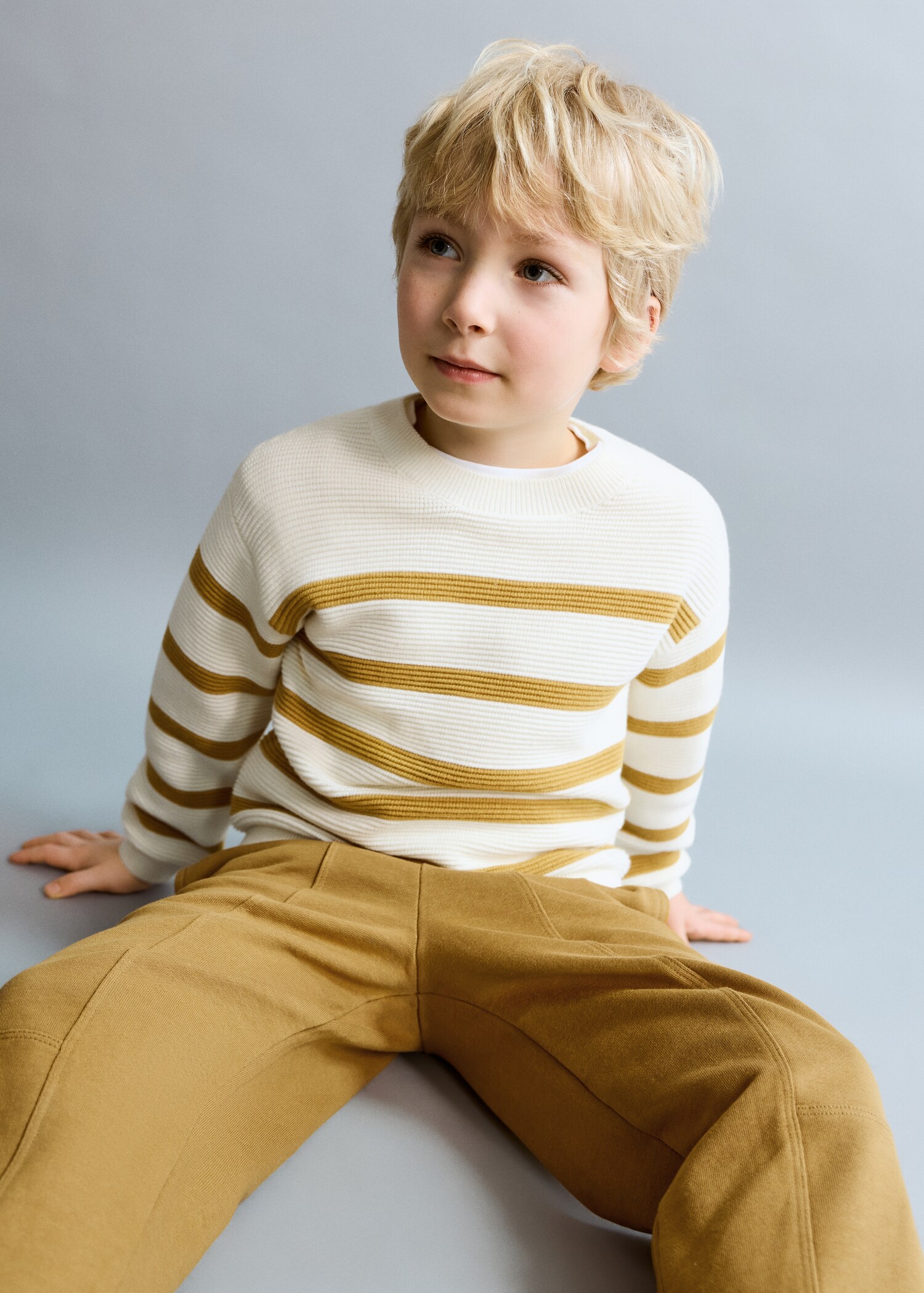 Striped ribbed-knit sweater - Medium plane