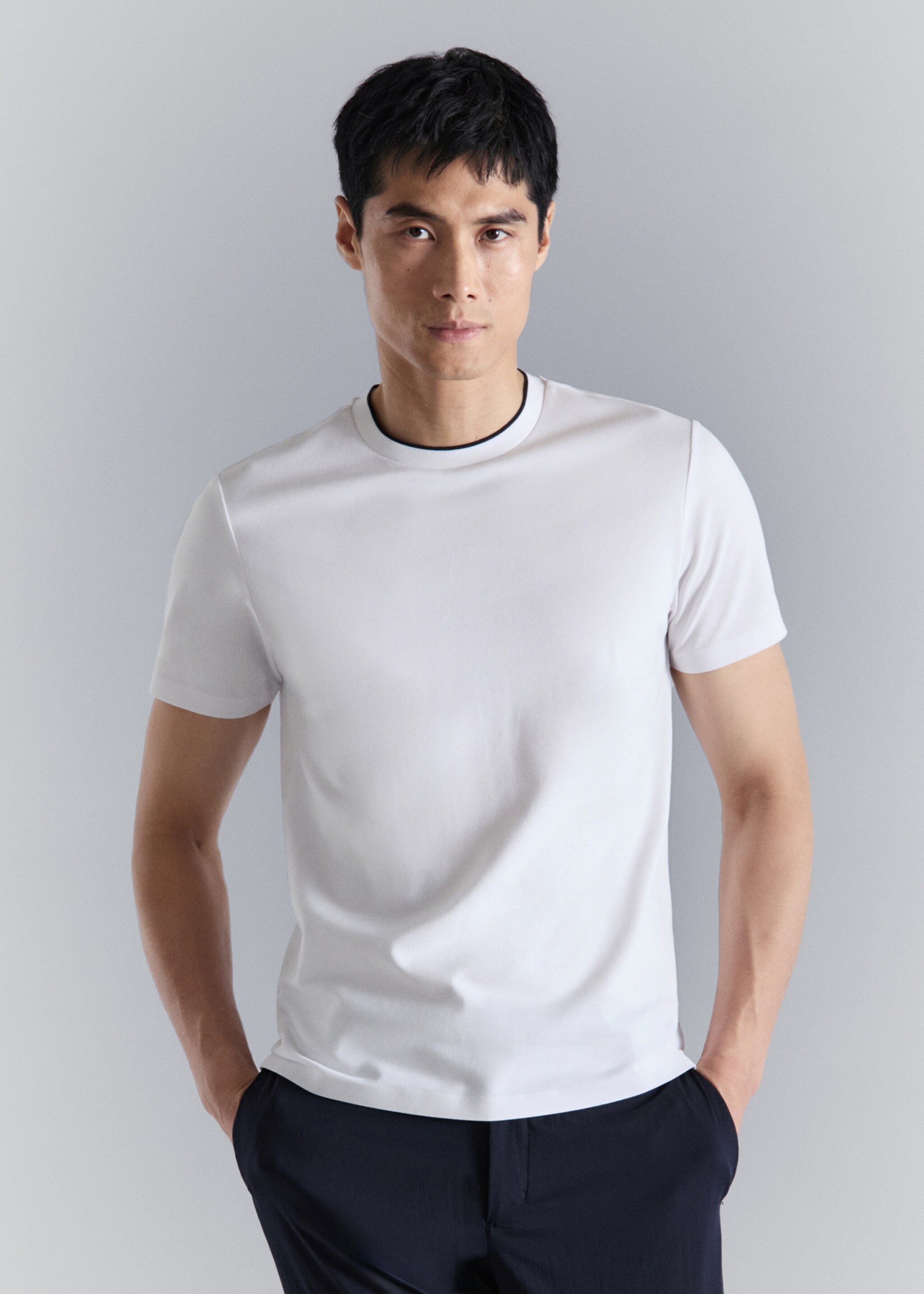 Slim-fit comfort stretch t-shirt - Plan moyen, Blanc. Ref: 27064425-00.