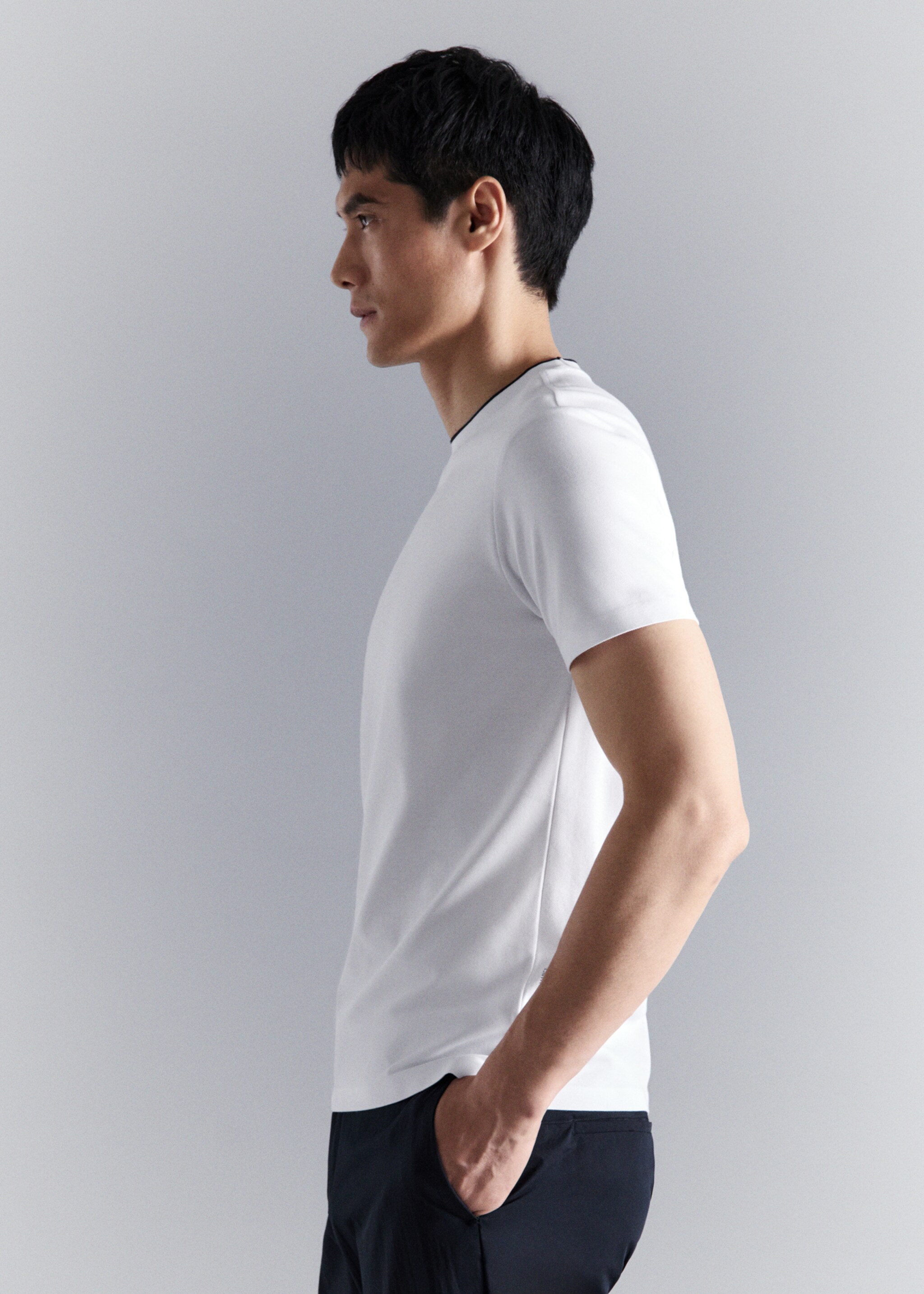 Slim-fit comfort stretch t-shirt - Détail de l'article 2, Blanc. Ref: 27064425-00.