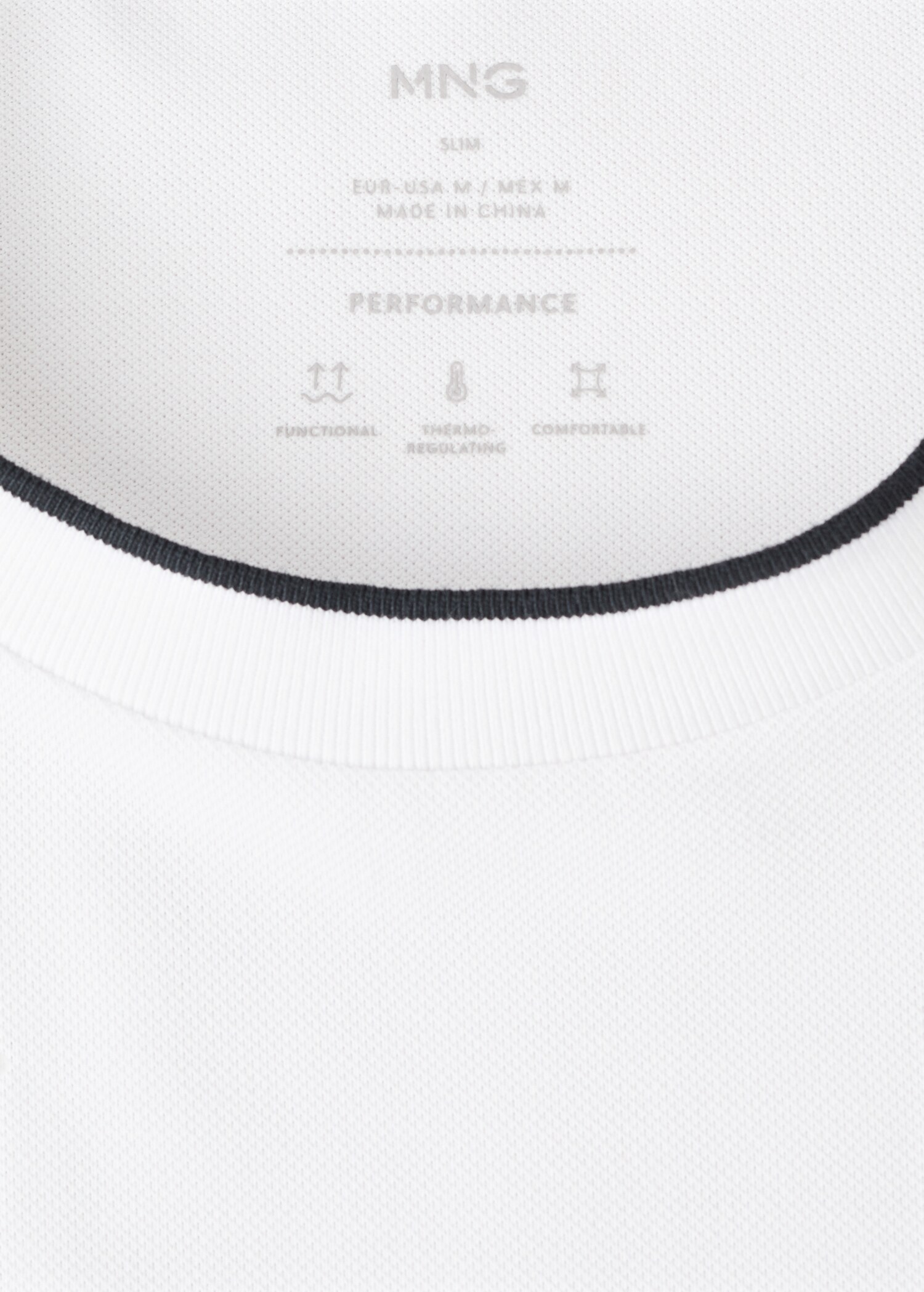 Slim Fit-T-Shirt aus Komfort-Stretchgewebe - Detail des Artikels 8