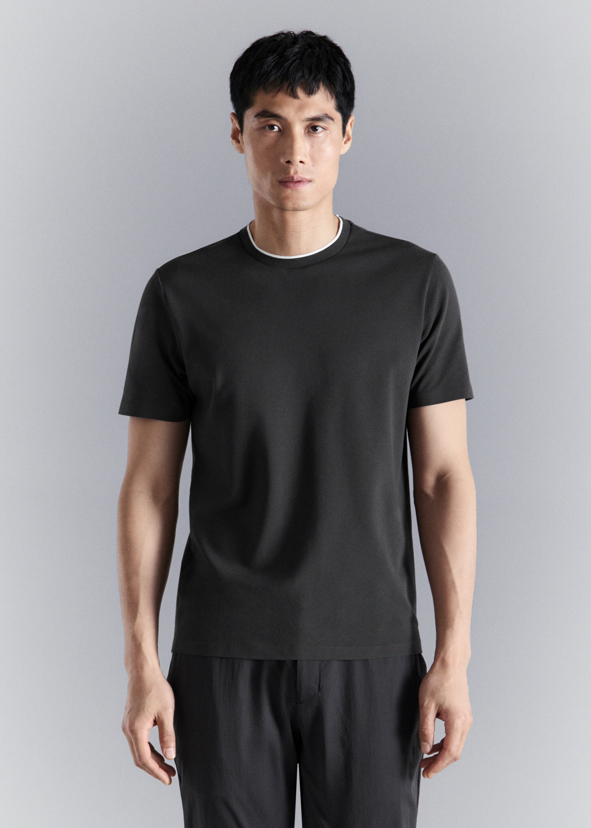 Slim Fit-T-Shirt aus Komfort-Stretchgewebe - Mittlere Ansicht, Dunkelgrau. Ref: 27064425-00.