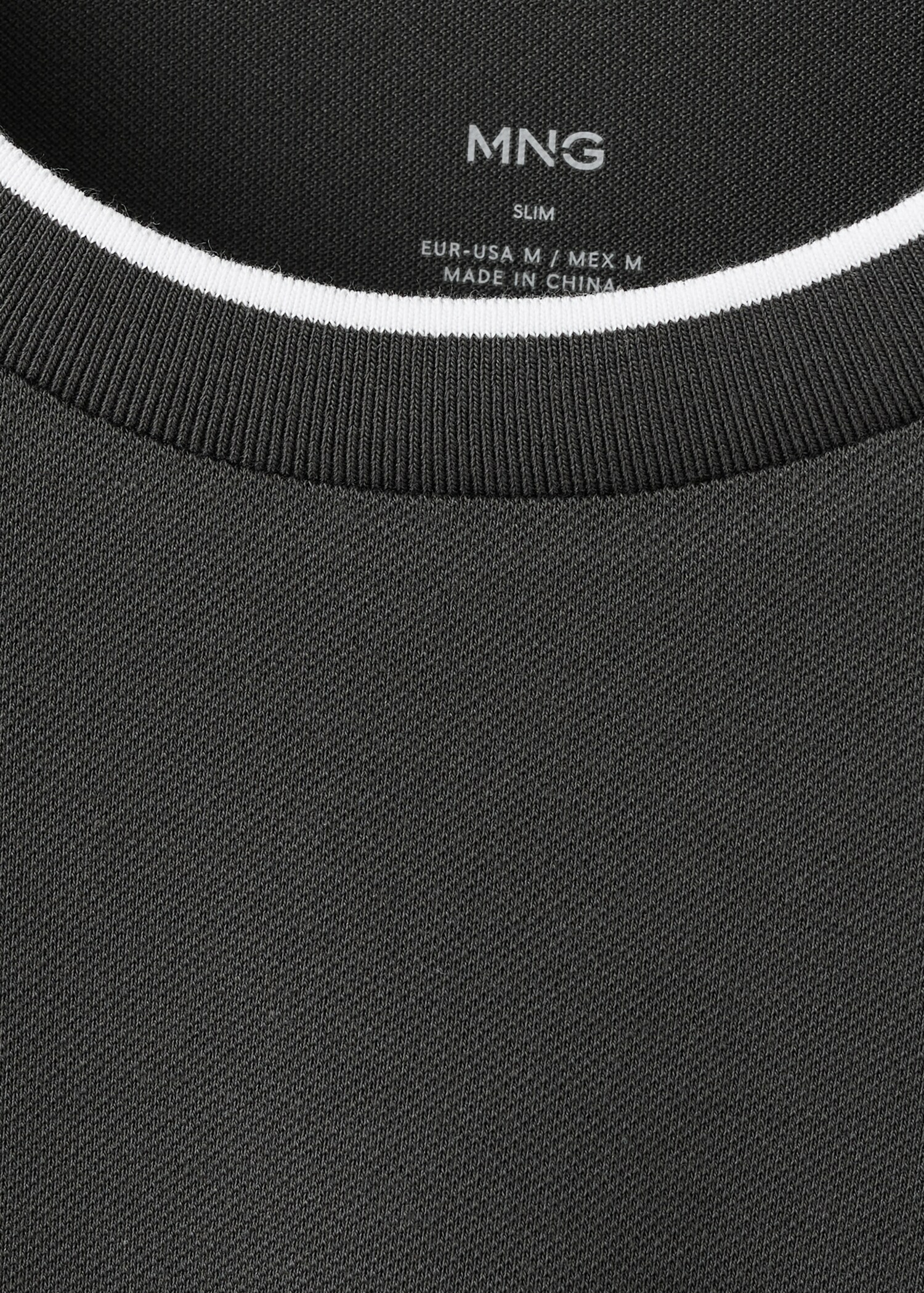 Slim Fit-T-Shirt aus Komfort-Stretchgewebe - Detail des Artikels 8