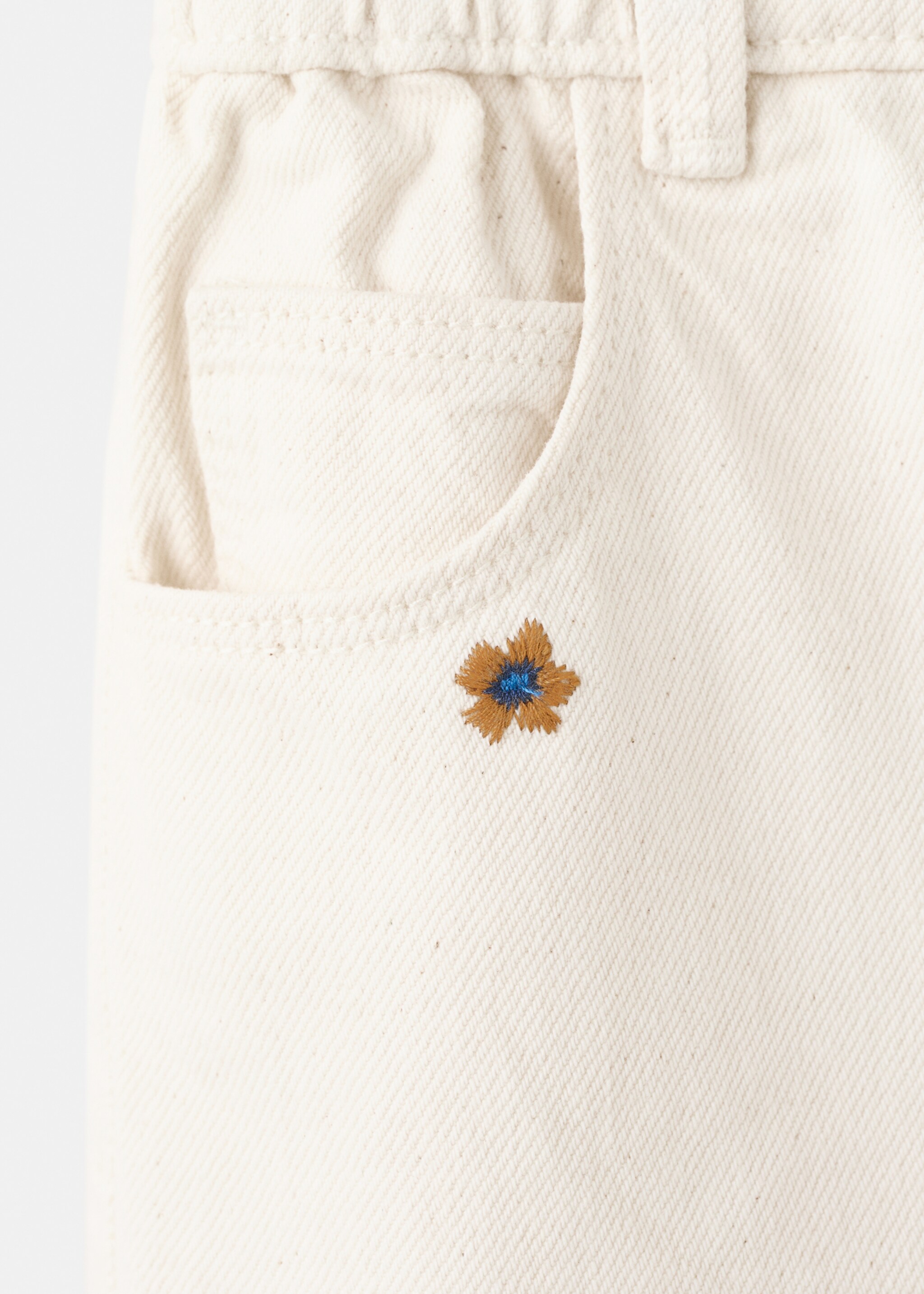 Flower-embroidered straight-fit jeans - Details of the article 8, Ecru. Ref: 27064429-00.