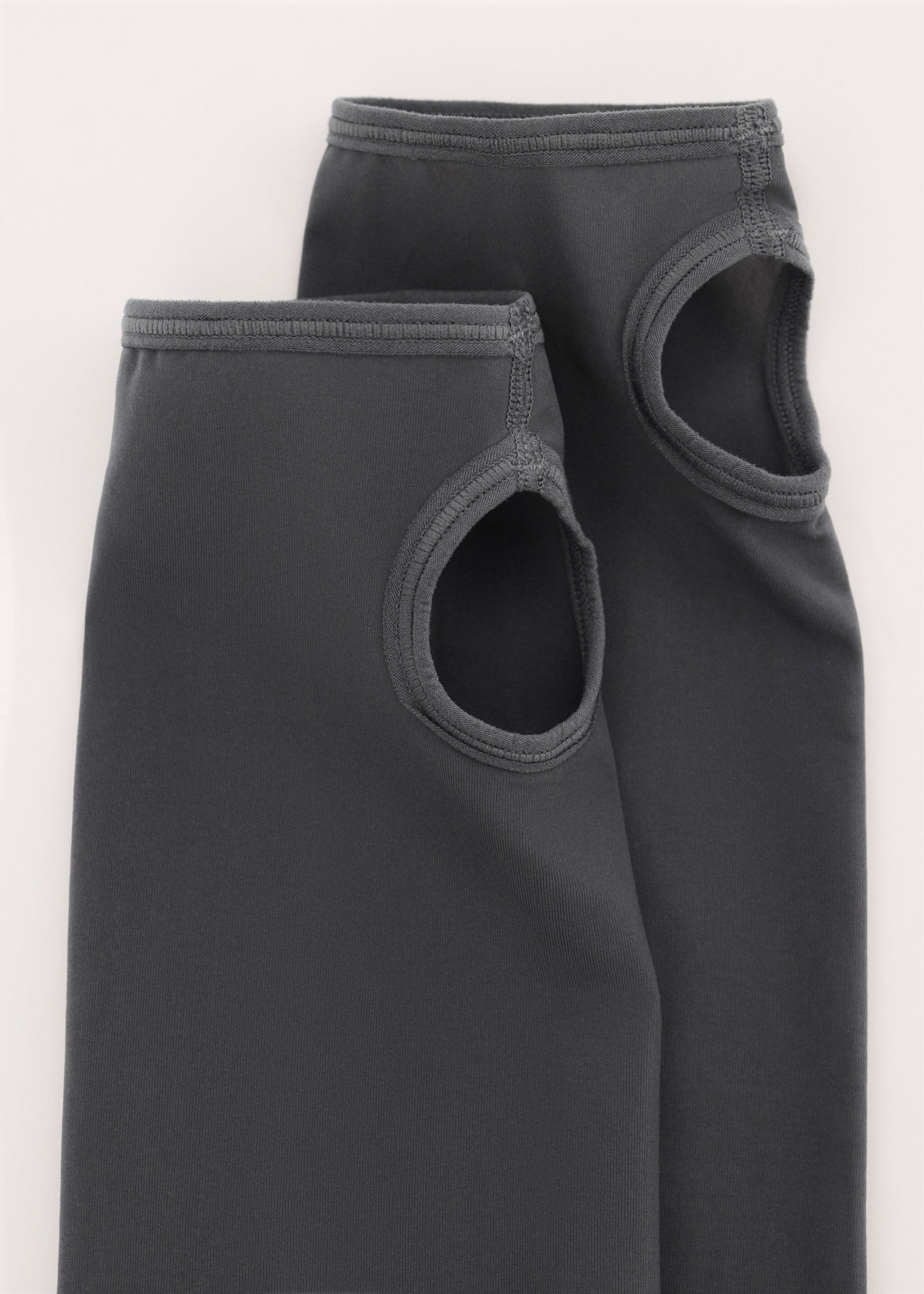 Chaussettes à bout ouvert - Plan moyen, Gris. Ref: 27064441-00.