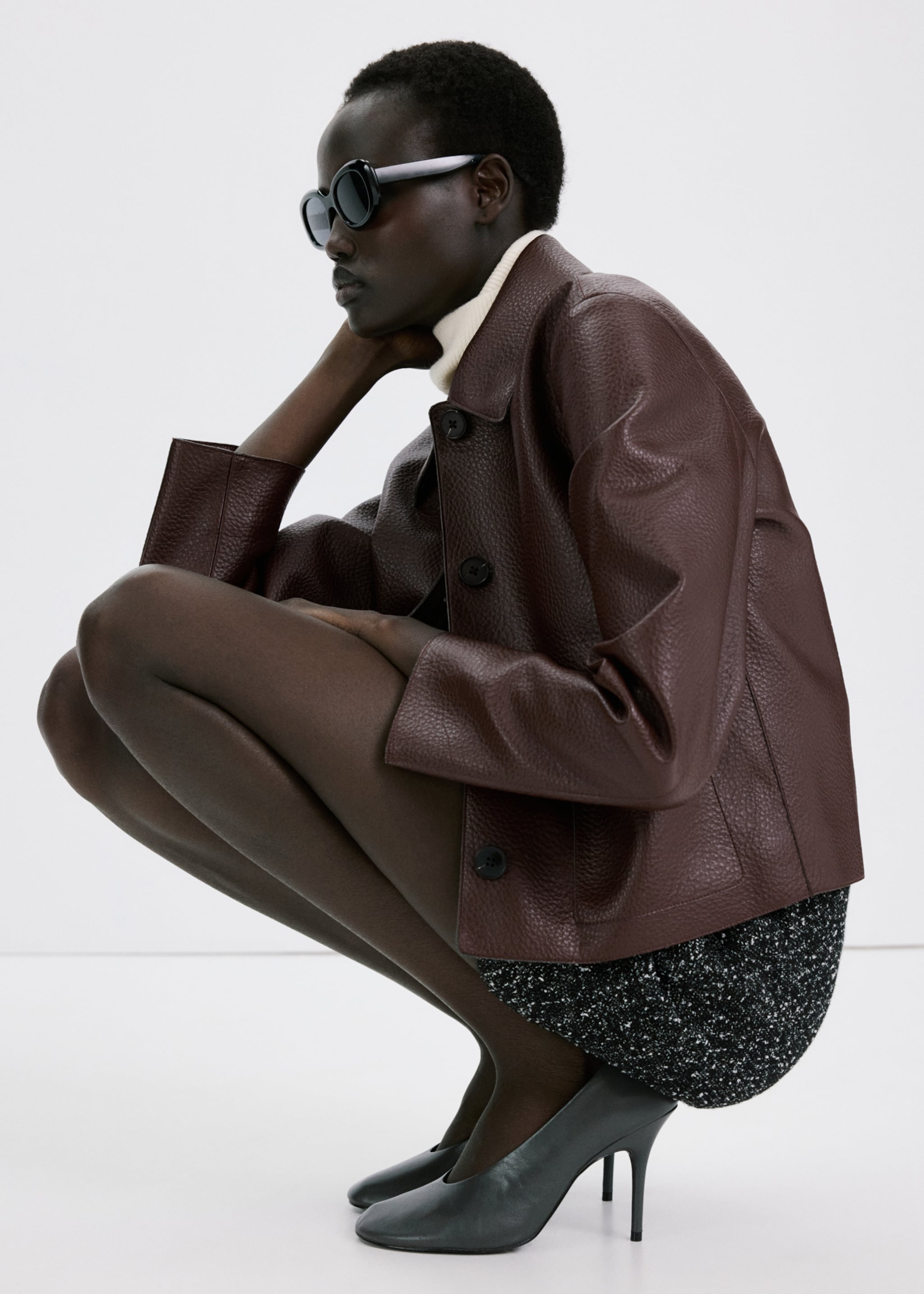 Veste cuir synthétique poches - Détail de l'article 2, Grenat. Ref: 27064775-00.