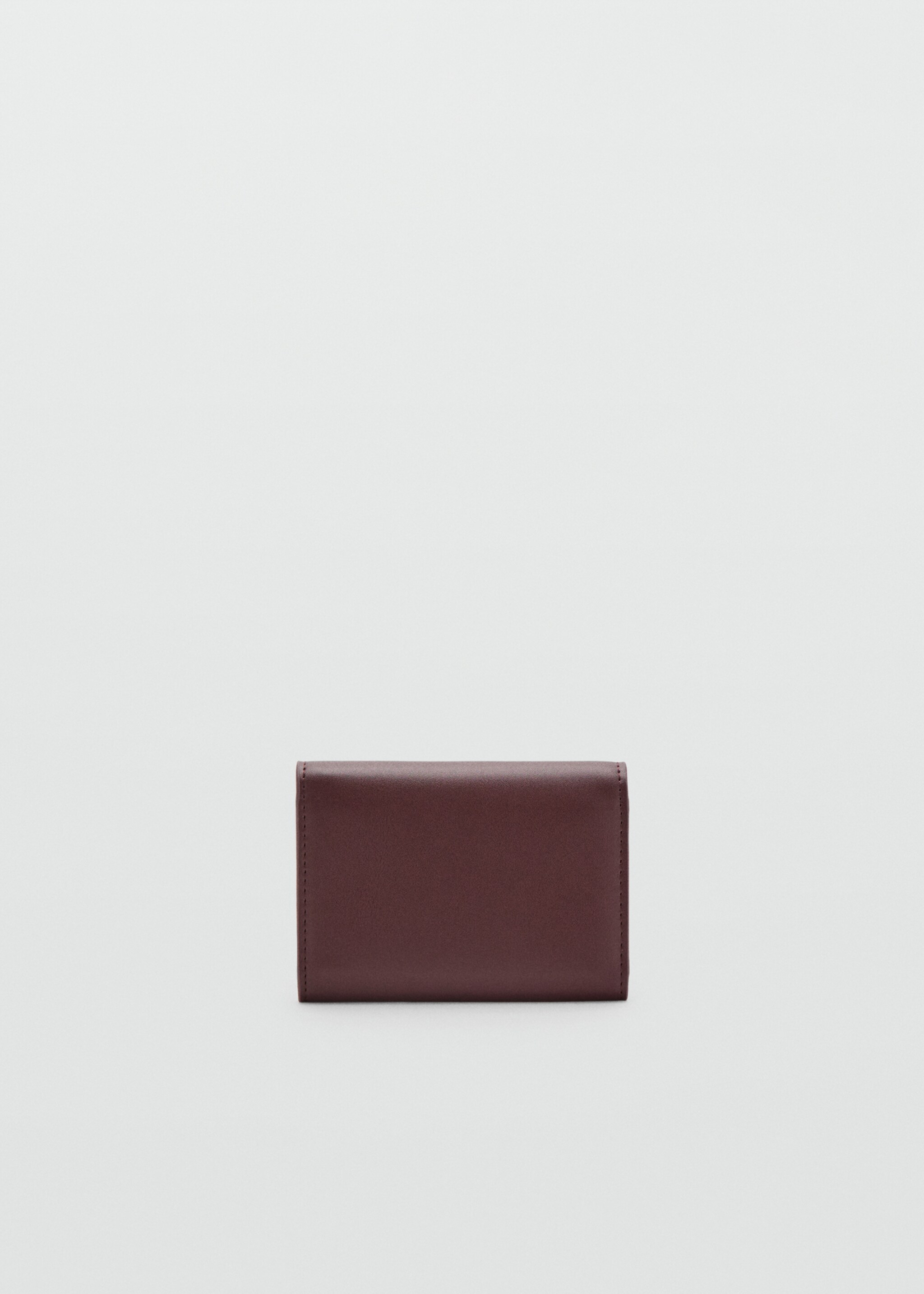 Wallet with jewel button flap - Details of the article 2, Burgundy. Ref: 27064785-00.
