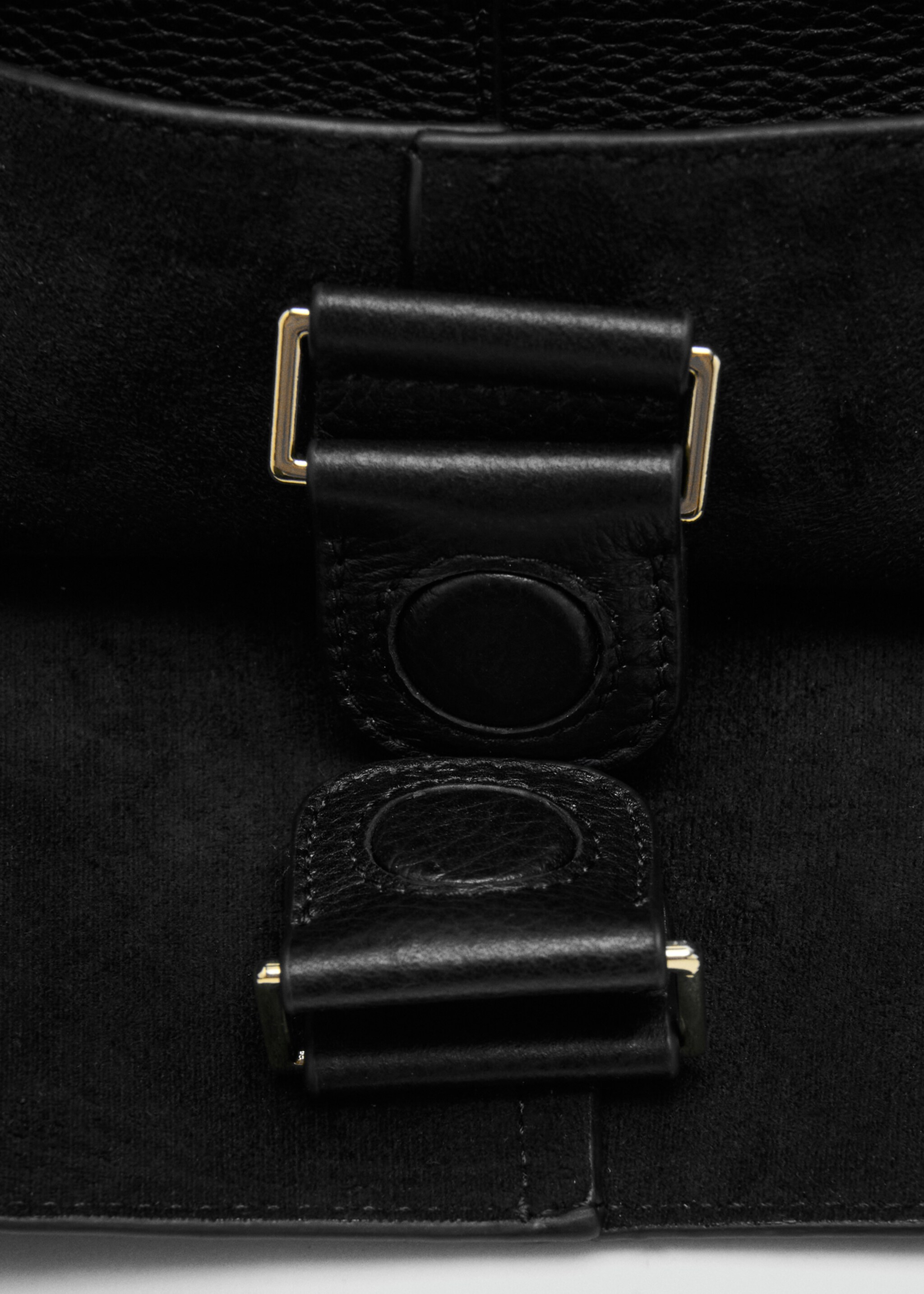 Schultertasche aus Leder mit Ziernähten - Detail des Artikels 3, Schwarz. Ref: 27064788-00.