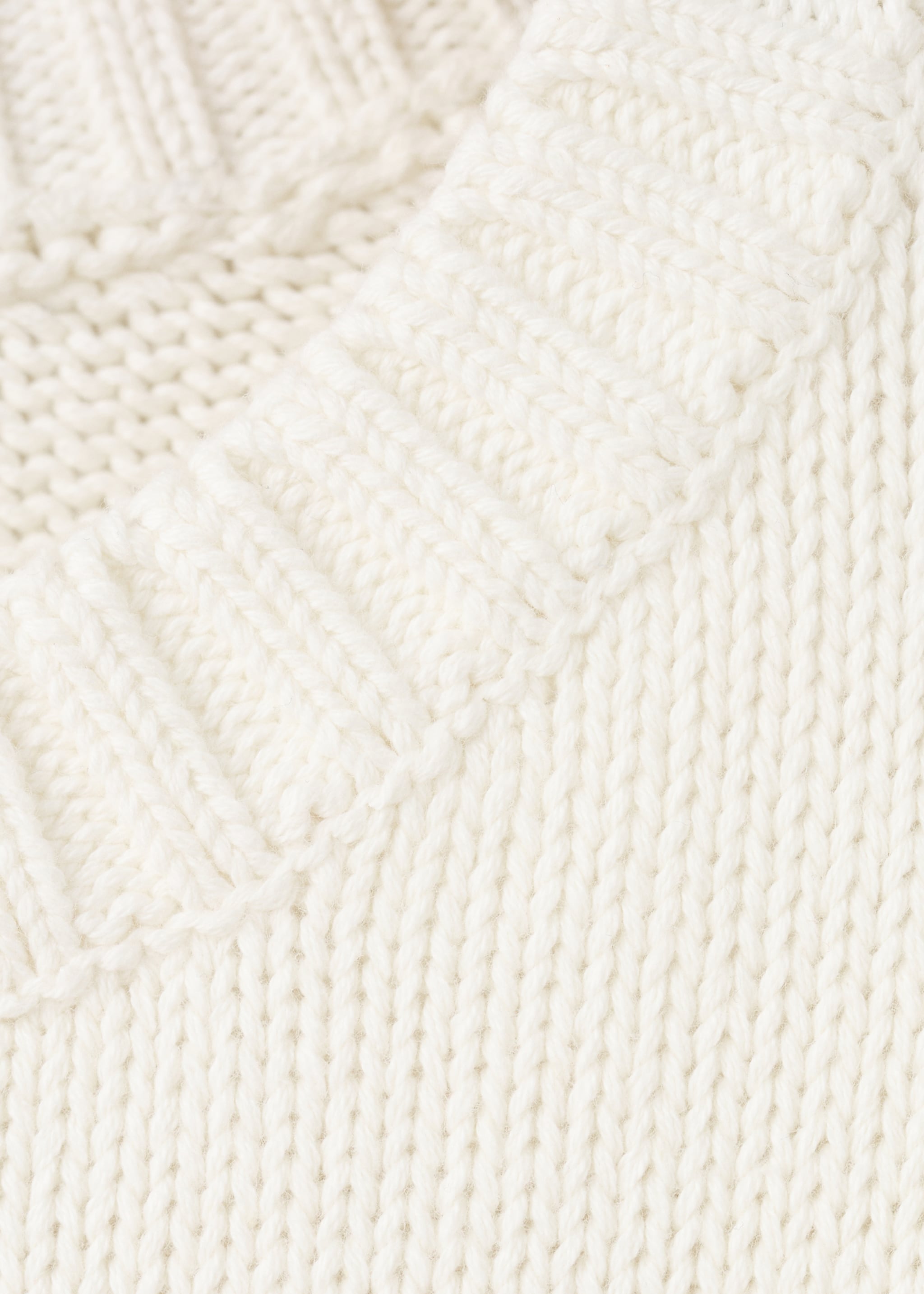 كنزة عليها تطريز - تفاصيل المنتج 8, سكري. Ref: 27065150-00.