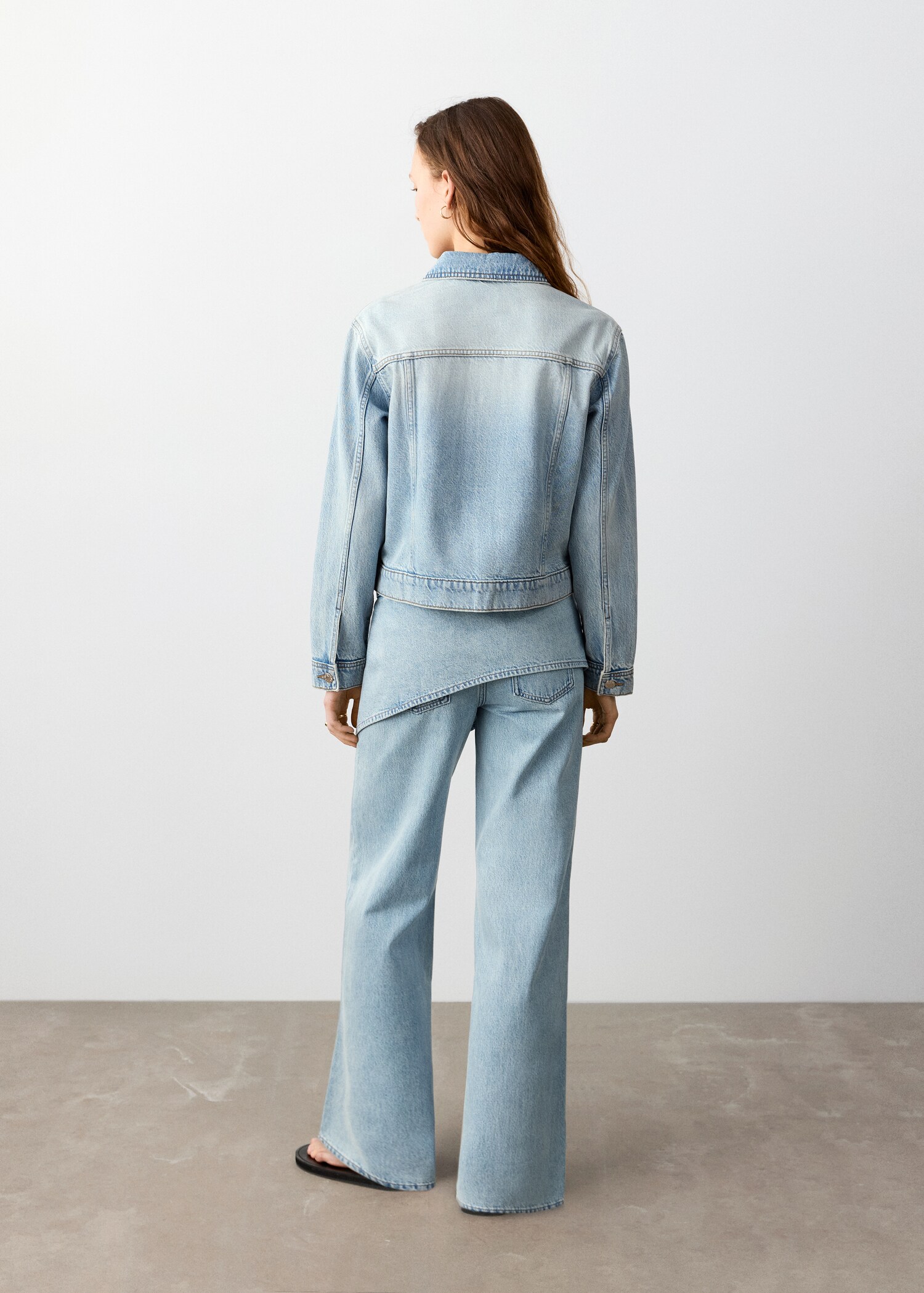 سترة دنيم بجيوب - الجهة الخلفية للمنتج