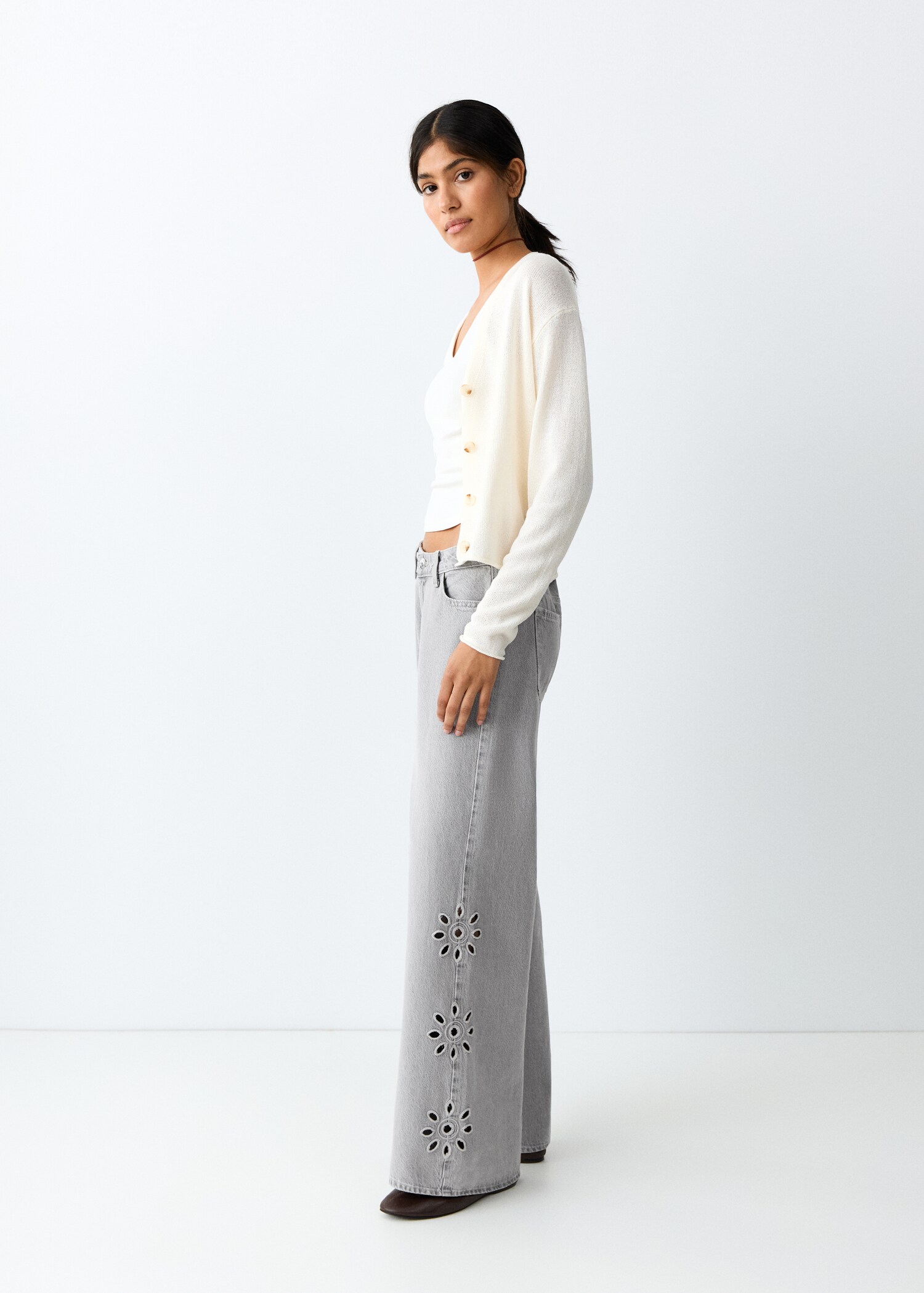 Jean droit brodé - Plan moyen