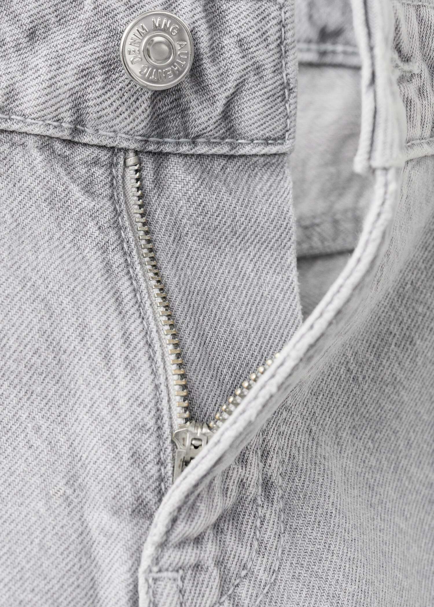 Jean droit brodé - Détail de l'article 0