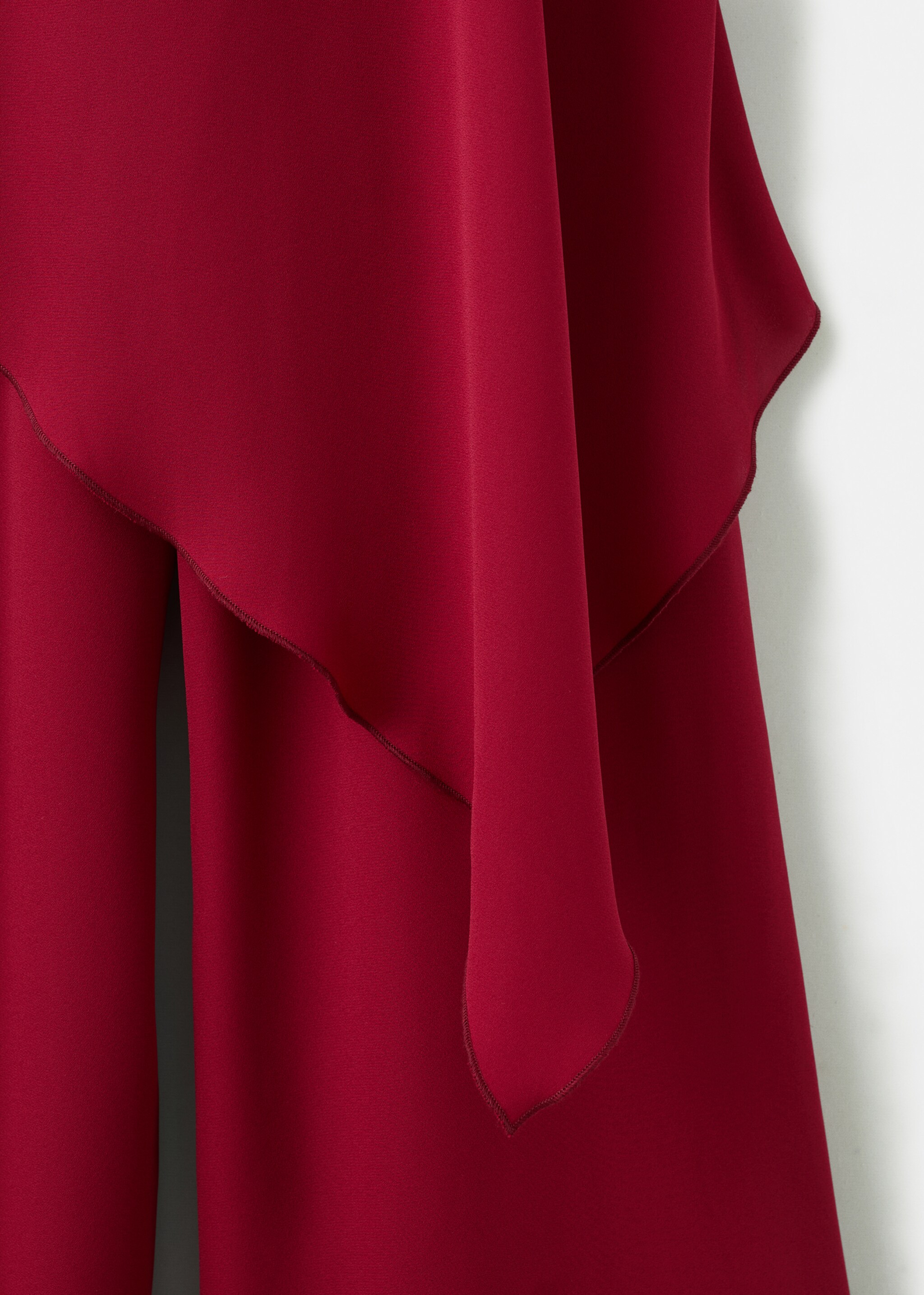 Ruffled asymmetric jumpsuit - Details of the article 8, Red. Ref: 27065811-00.