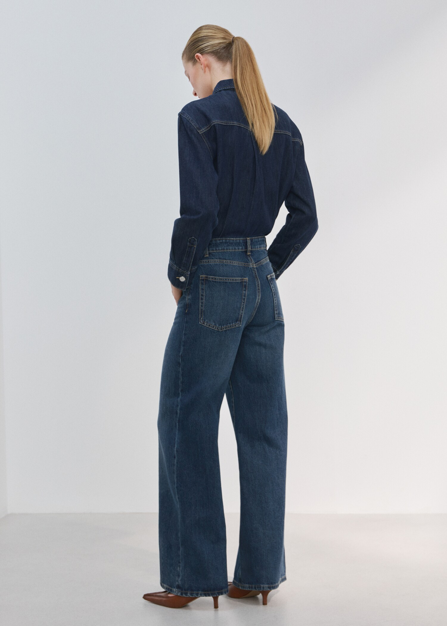 Denim jumpsuit met knopen - Achterkant van het artikel