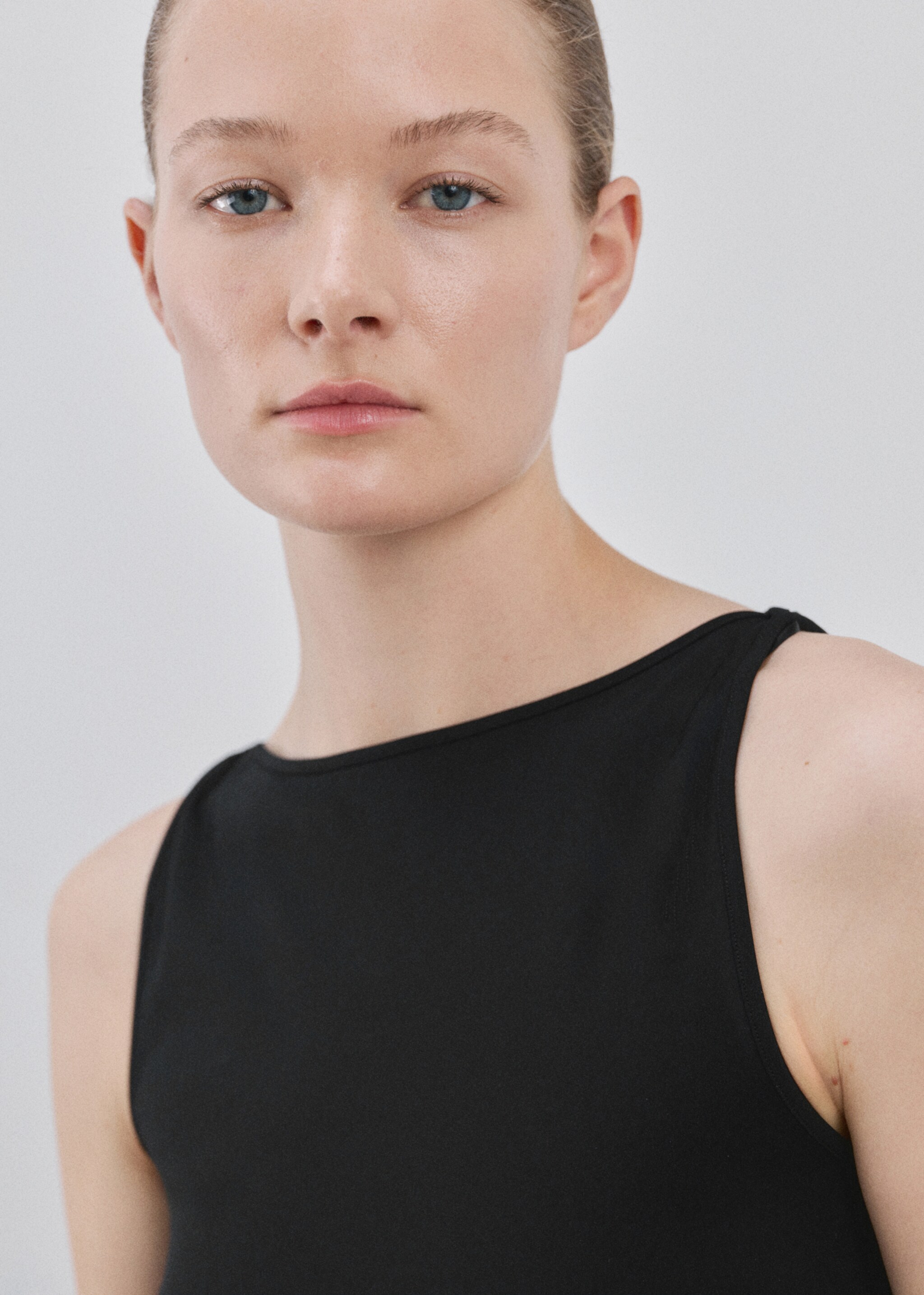 Fitted crop top - Details of the article 1, Black. Ref: 27065827-00.