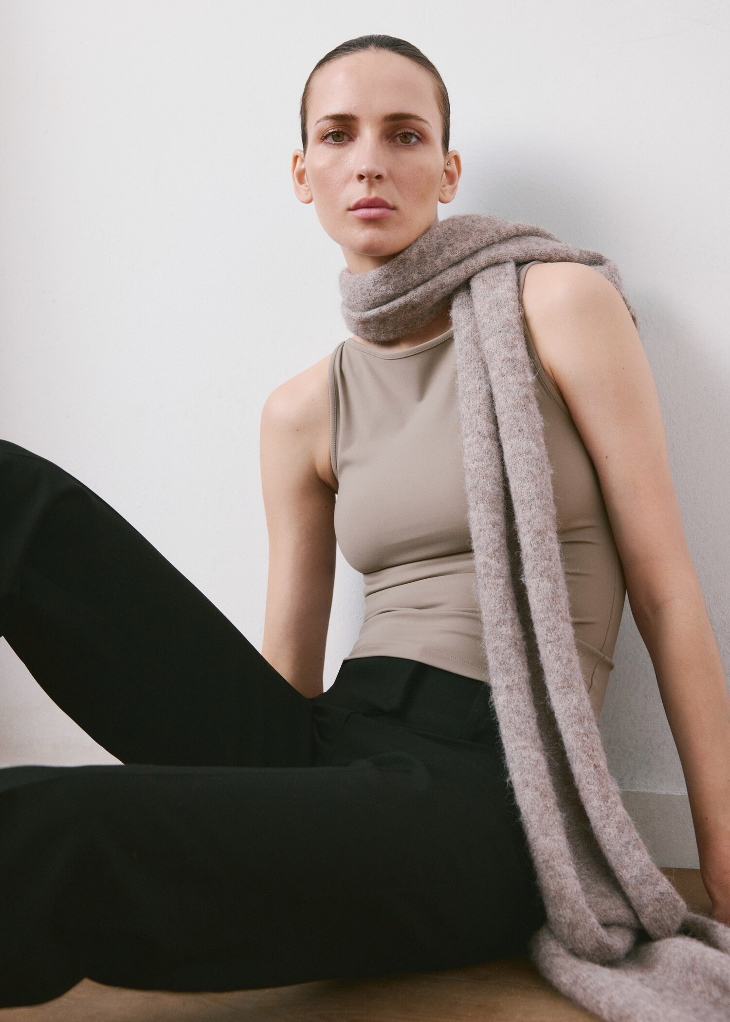 Fitted crop top - Details of the article 2