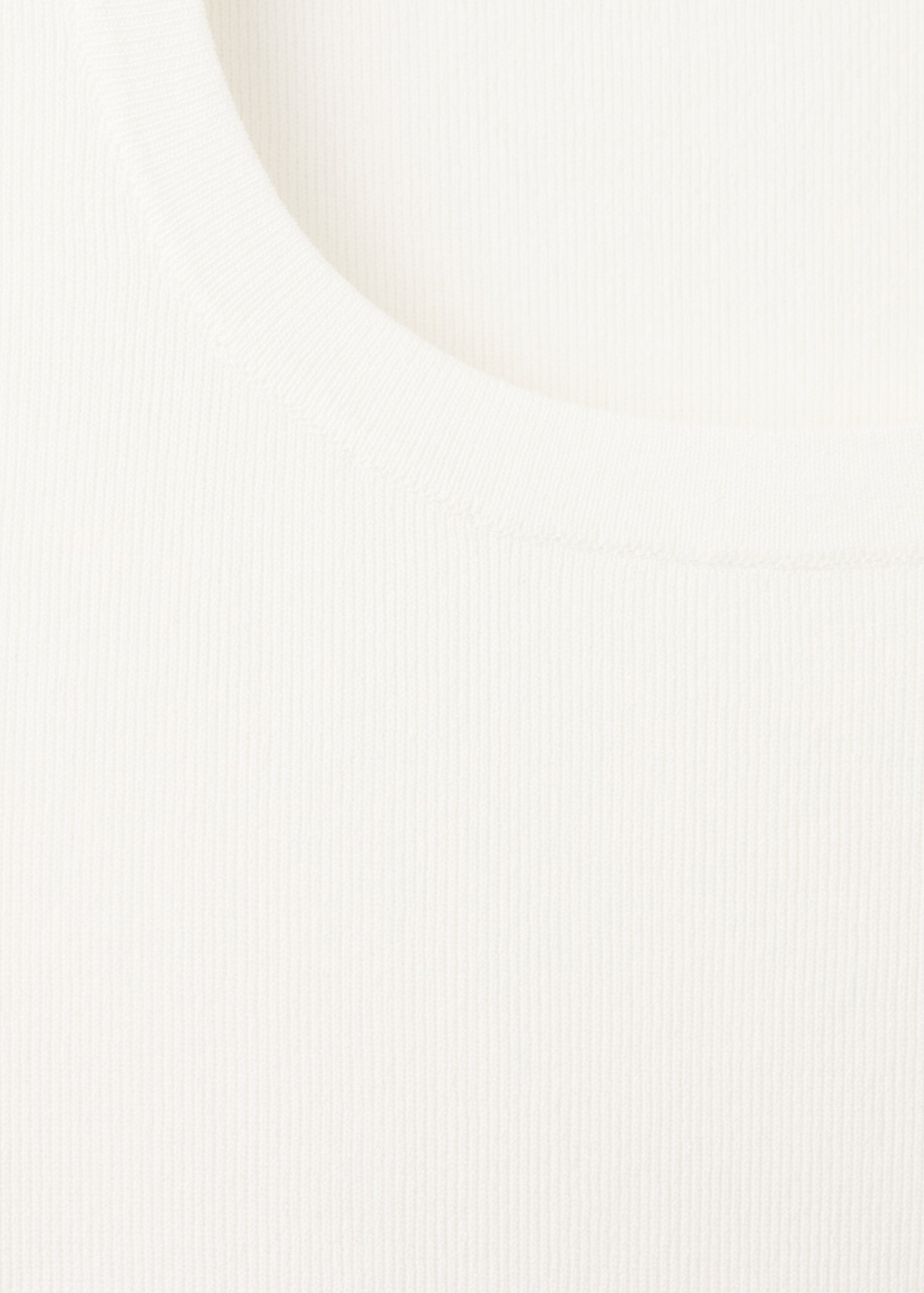 Round-neck knitted top - Details of the article 0