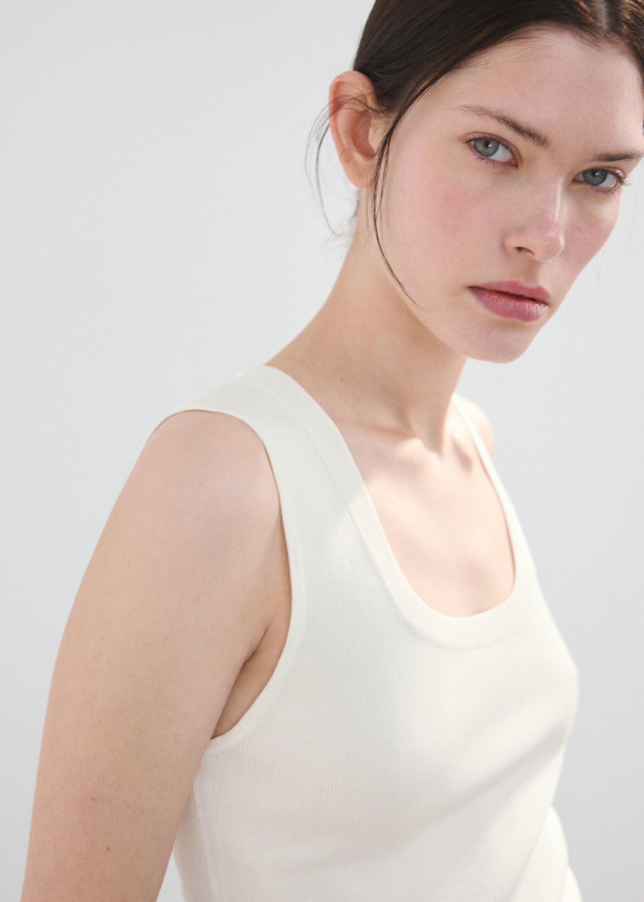 Round-neck knitted top - Details of the article 1, Ecru. Ref: 27065834-00.