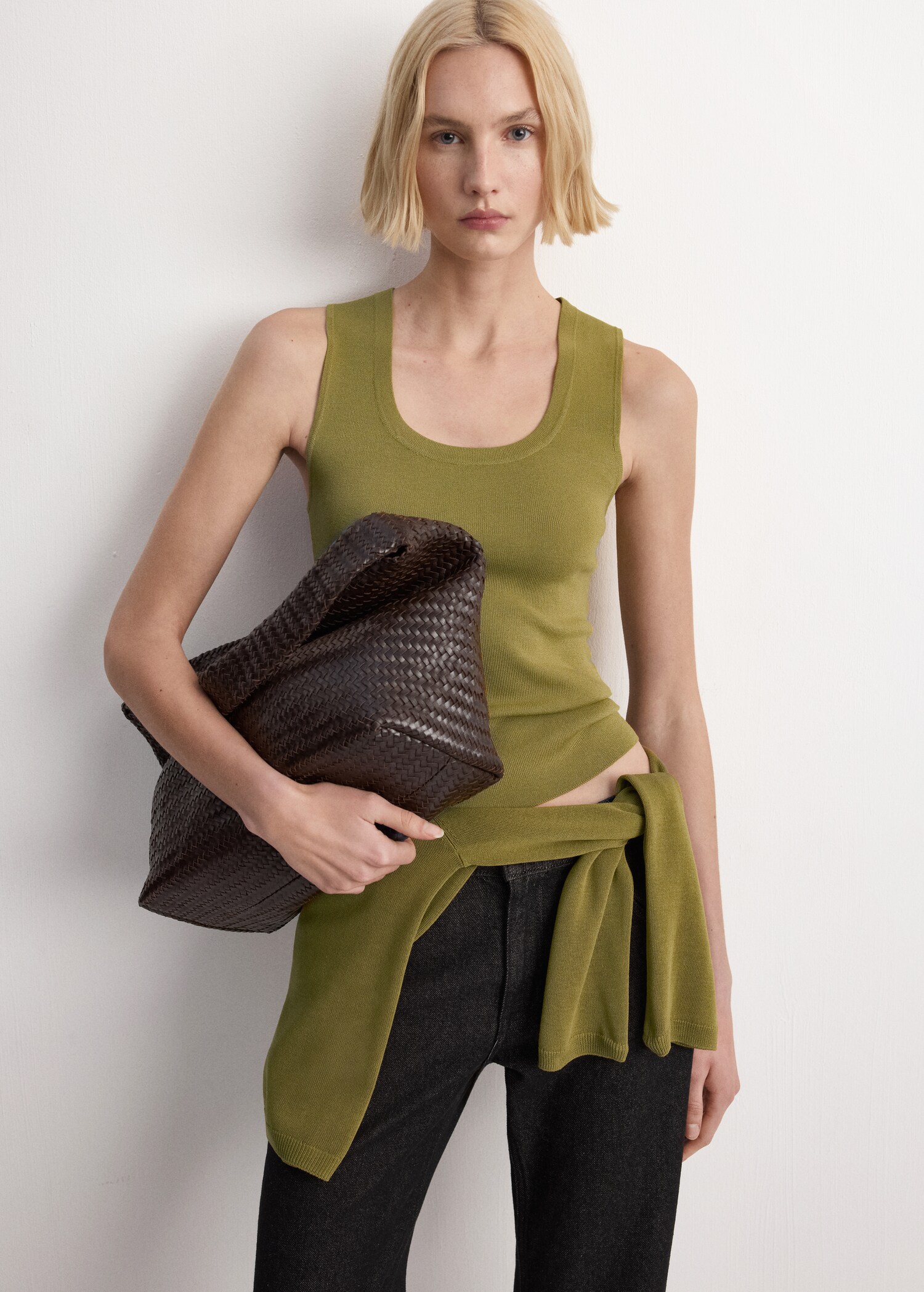 Round-neck knitted top - Medium plane