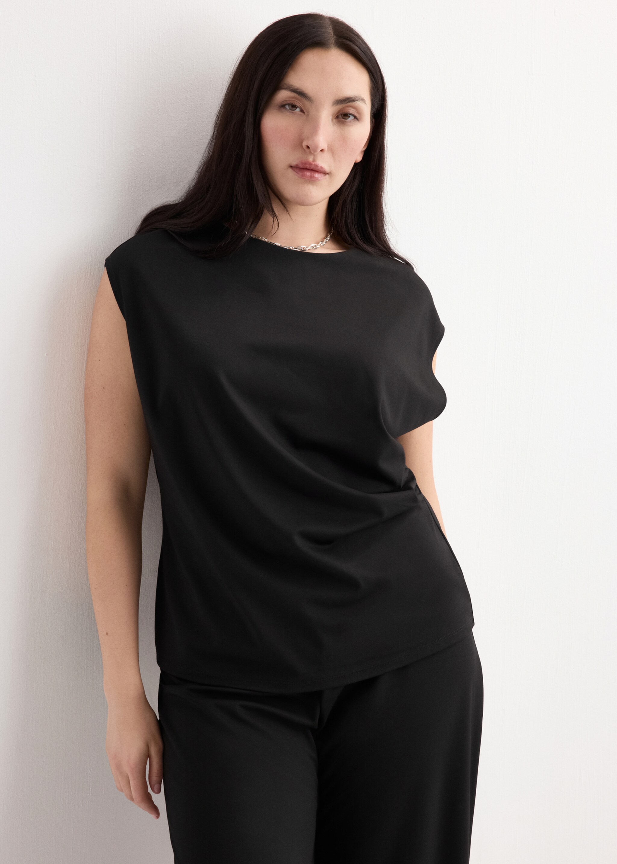 T-shirt with gathered details - Details of the article 5, Black. Ref: 27065835-00.
