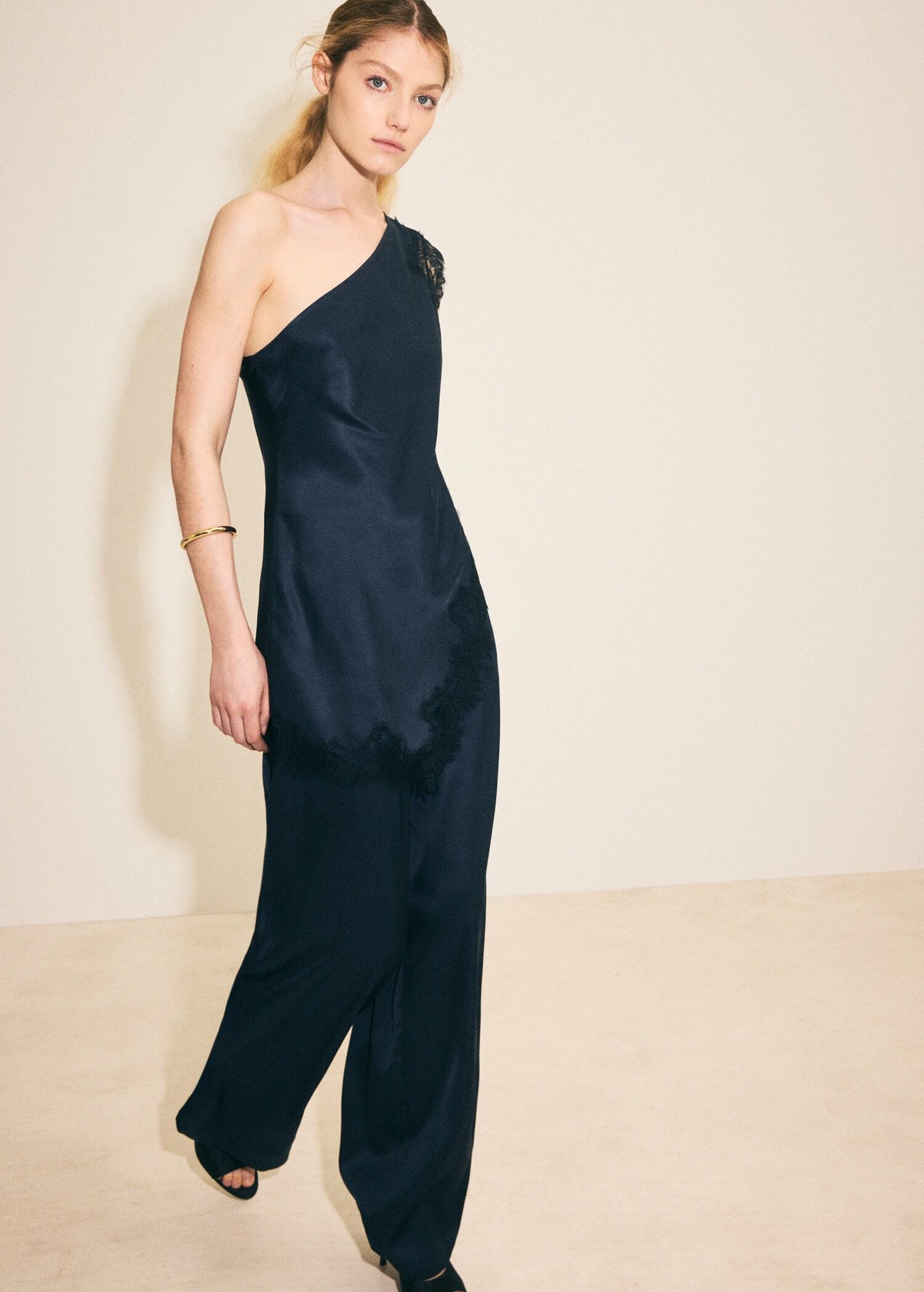 Top de llenceria blonda asimètric - Detall de l'article 1