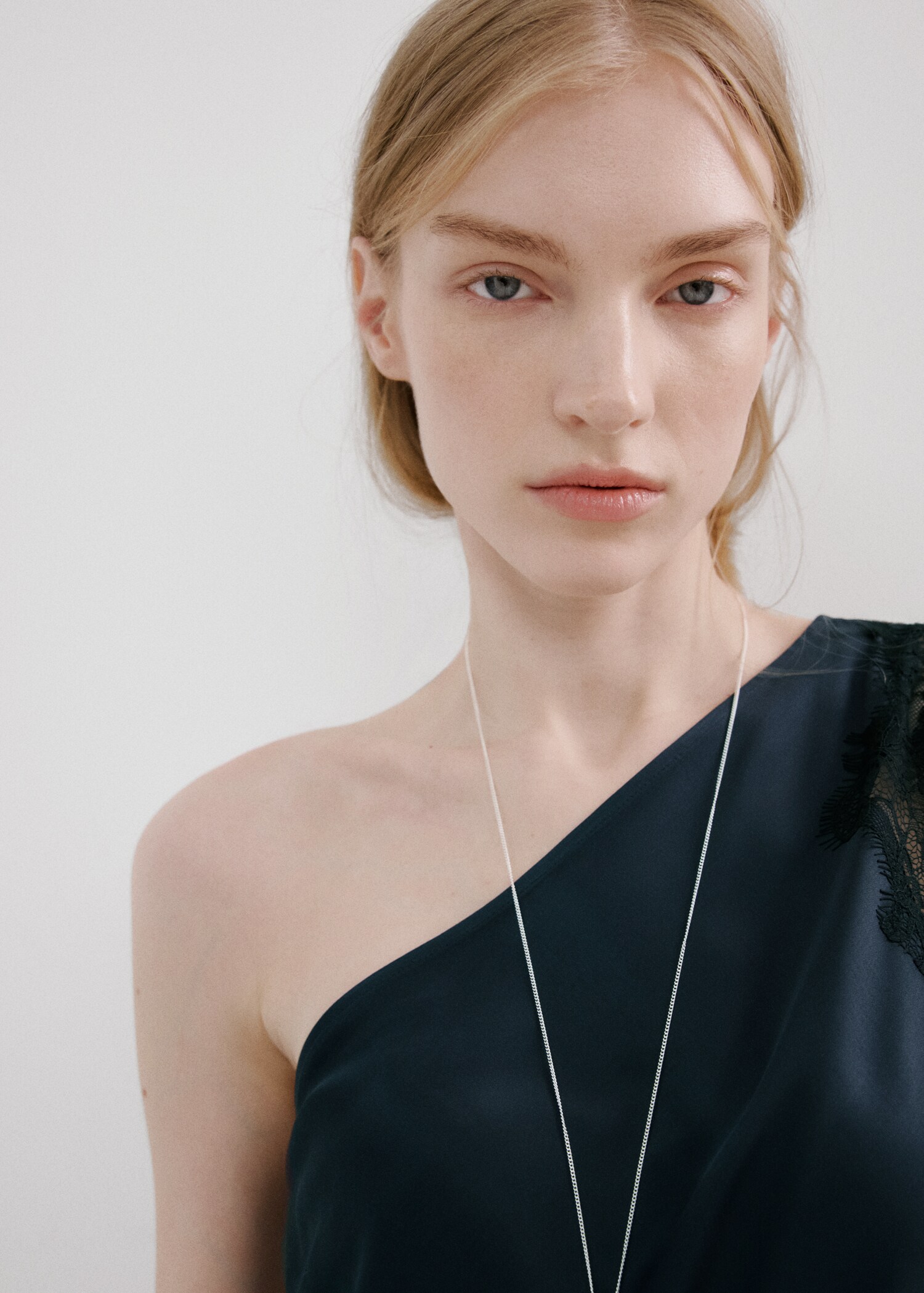 Top de llenceria blonda asimètric - Detall de l'article 2