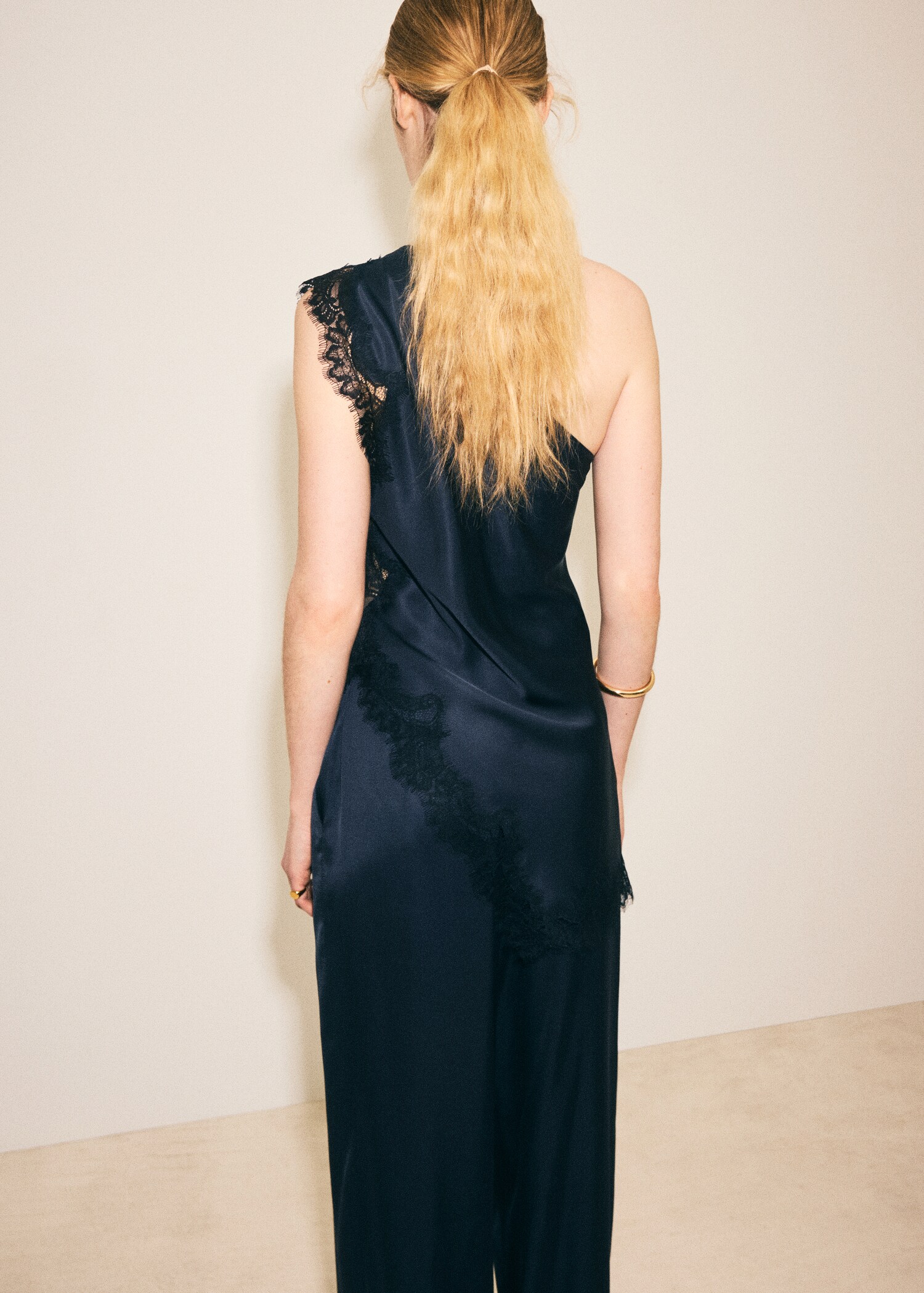 Top de llenceria blonda asimètric - Revers de l'article