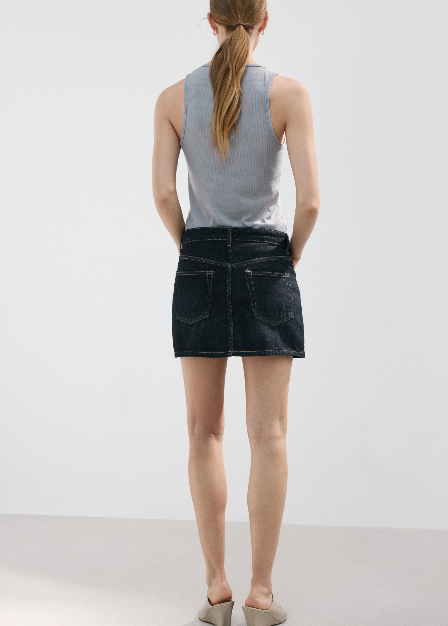 Minifalda vaquera tiro bajo - Reverso del artículo