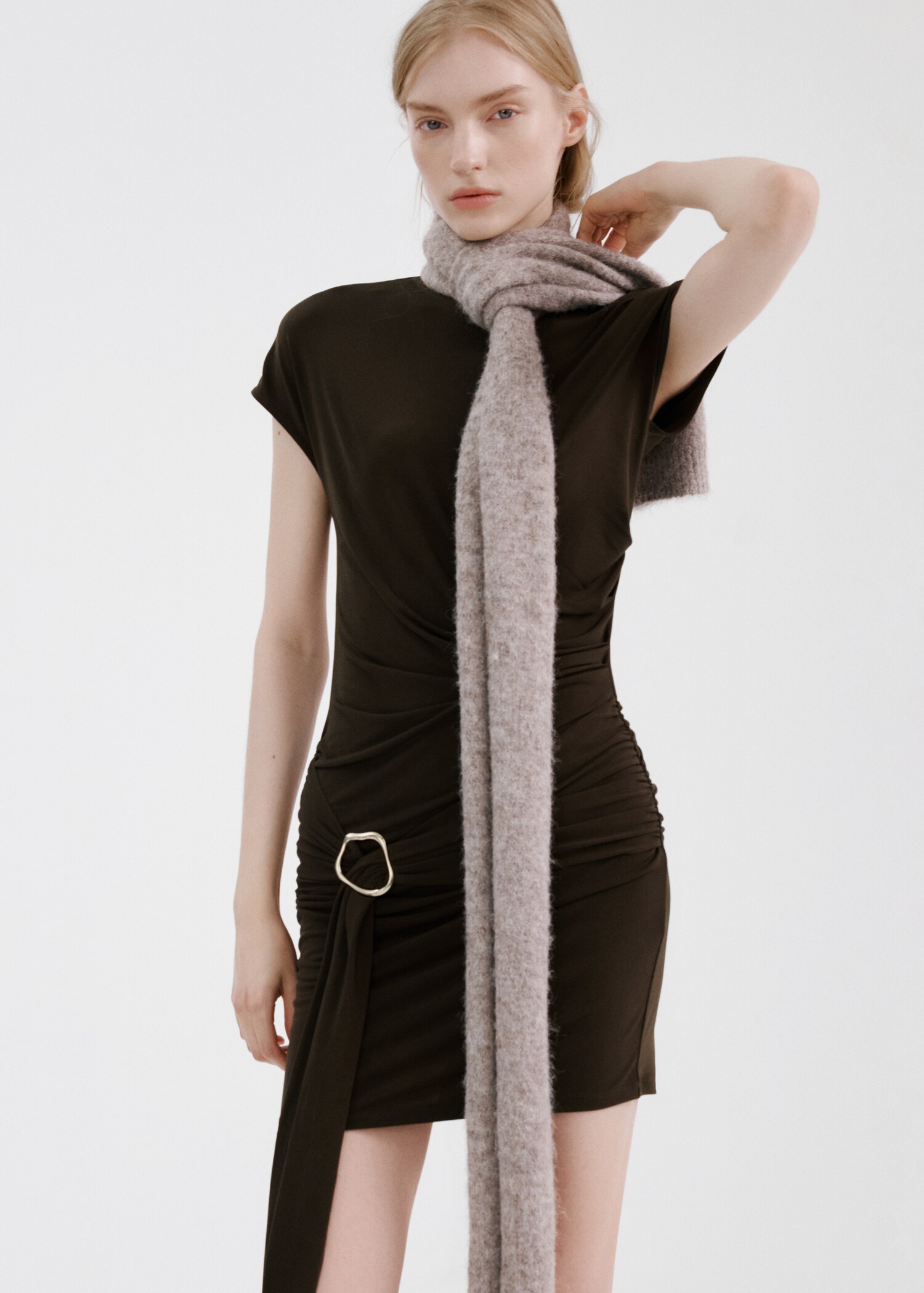 Robe broche corps froncé - Détail de l'article 2