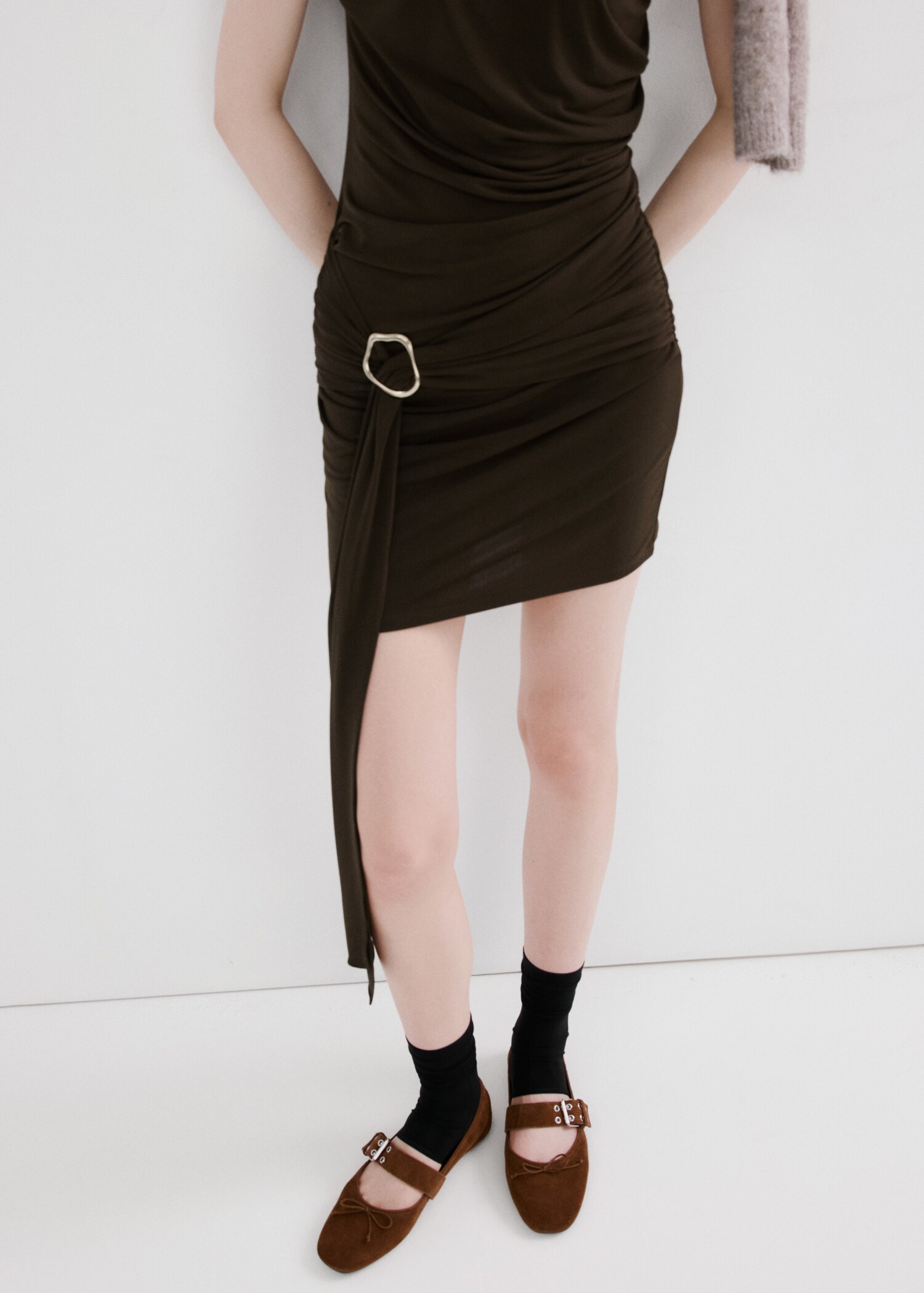 Robe broche corps froncé - Détail de l'article 6