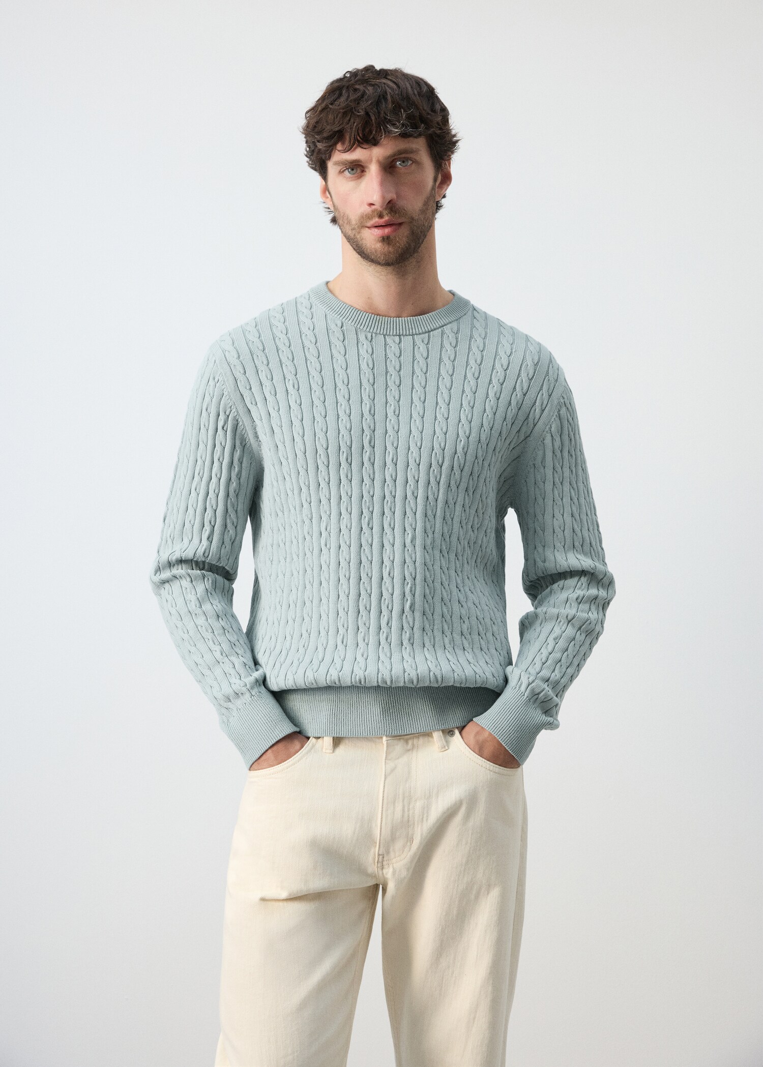 100% cotton cable knit sweater - Medium plane