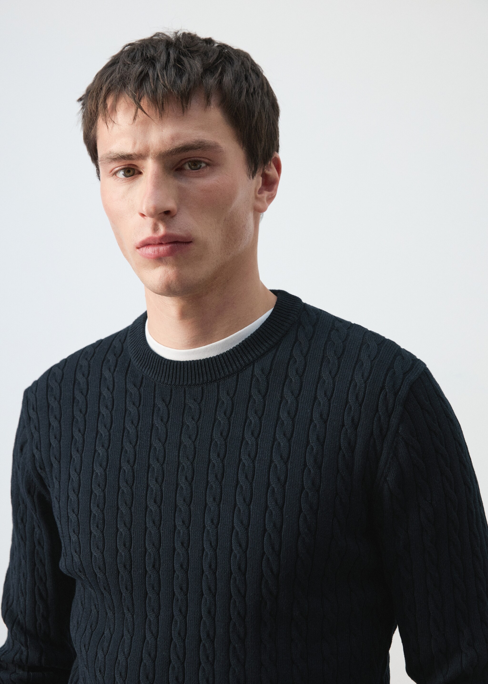 100% cotton cable knit sweater - Details of the article 1, Night Blue. Ref: 27065939-00.