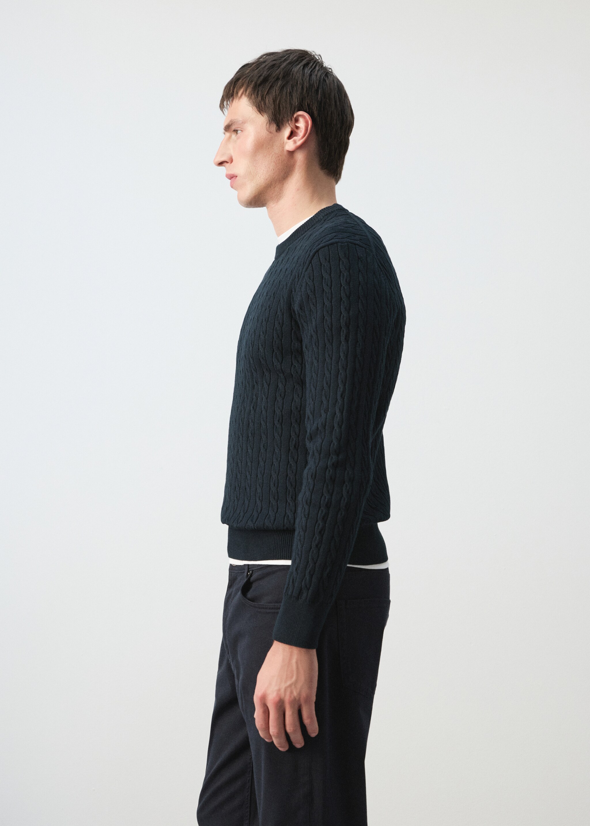 100% cotton cable knit sweater - Details of the article 2, Night Blue. Ref: 27065939-00.
