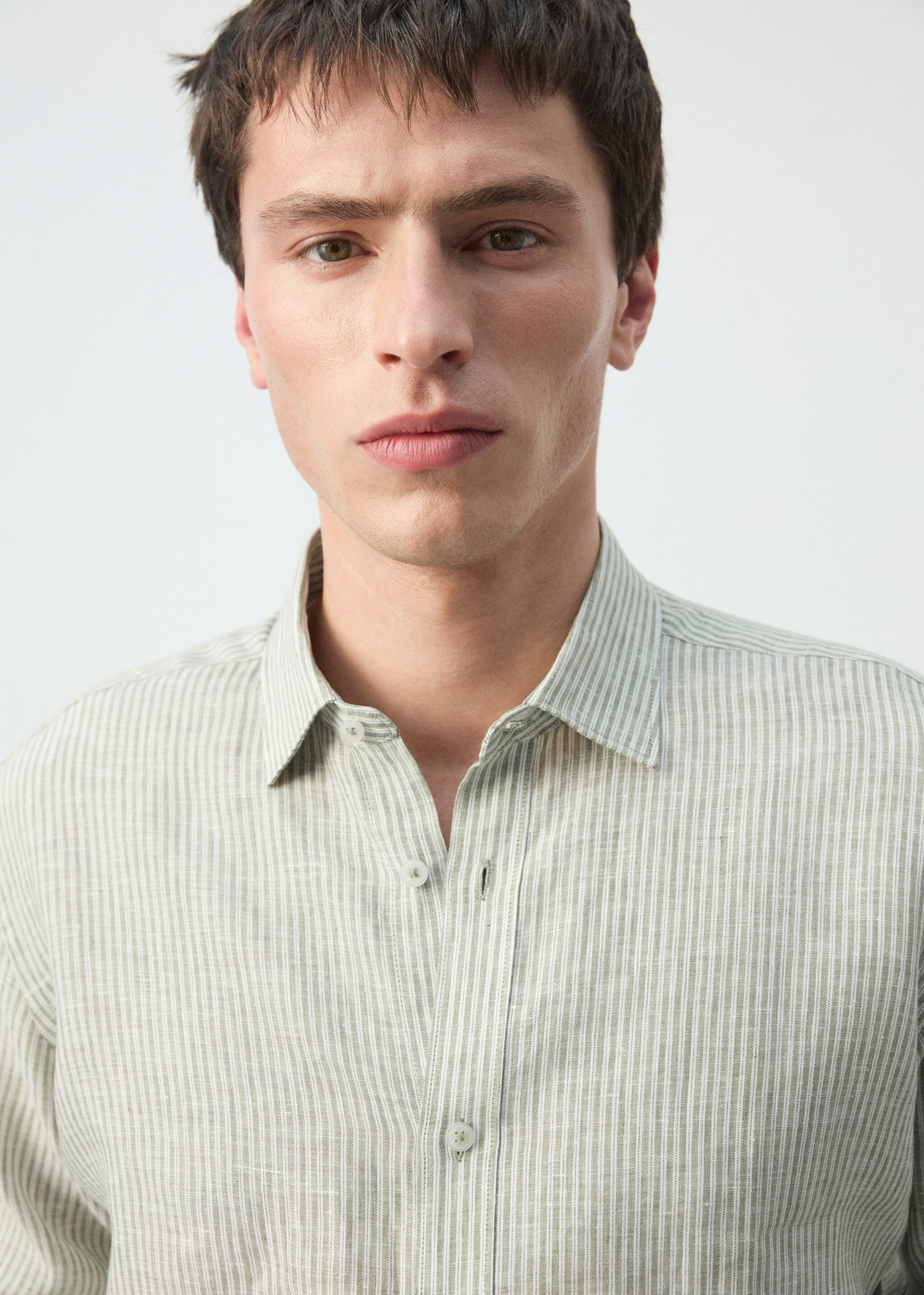 100% linnen regular-fit overhemd - Detail van het artikel 1, Kaki. Ref: 27065940-00.